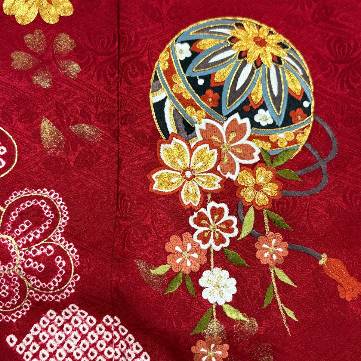 振袖 身丈170.5cm 裄丈66.5cm M 袷 手鞠 桜 金糸 刺繍 赤 正絹 秀品