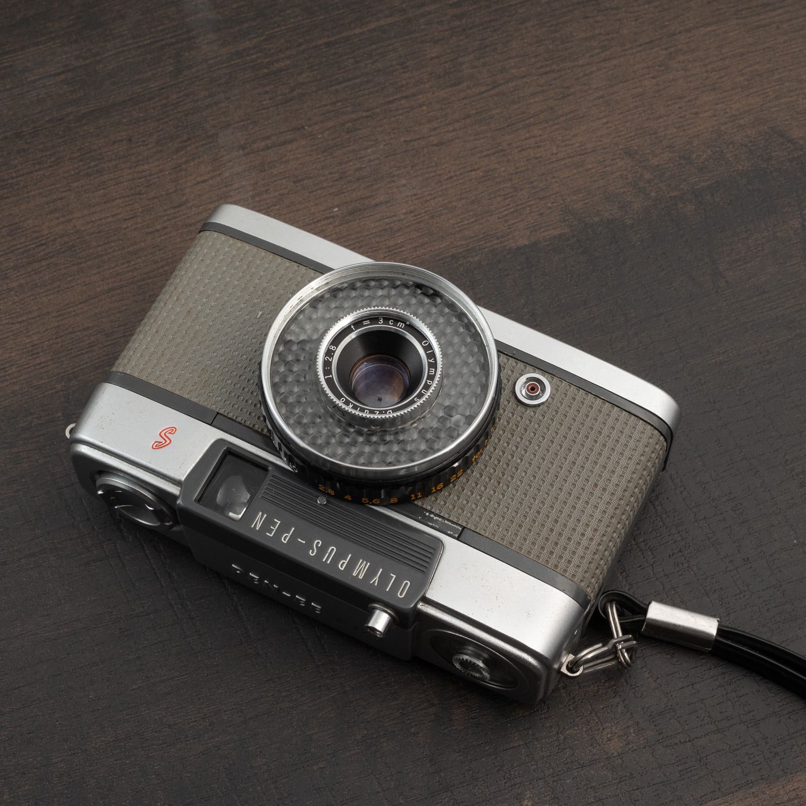 【動作確認済】OLYMPUS PEN EE ペン ハーフカメラ 赤ベロOK 1 整備・清掃済】OLYMPUS PEN EE 赤ベロOK！すぐ使えるハーフカメラ