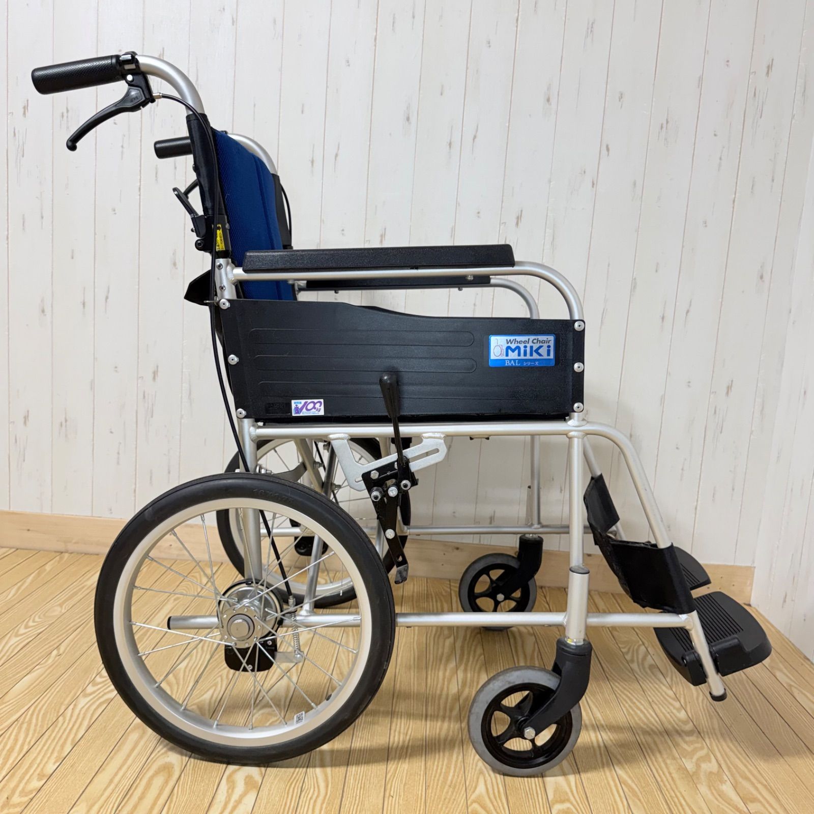 美品/ノーパンクタイヤ】MiKi ミキ 介助式車椅子 BAL-2 アルミ製