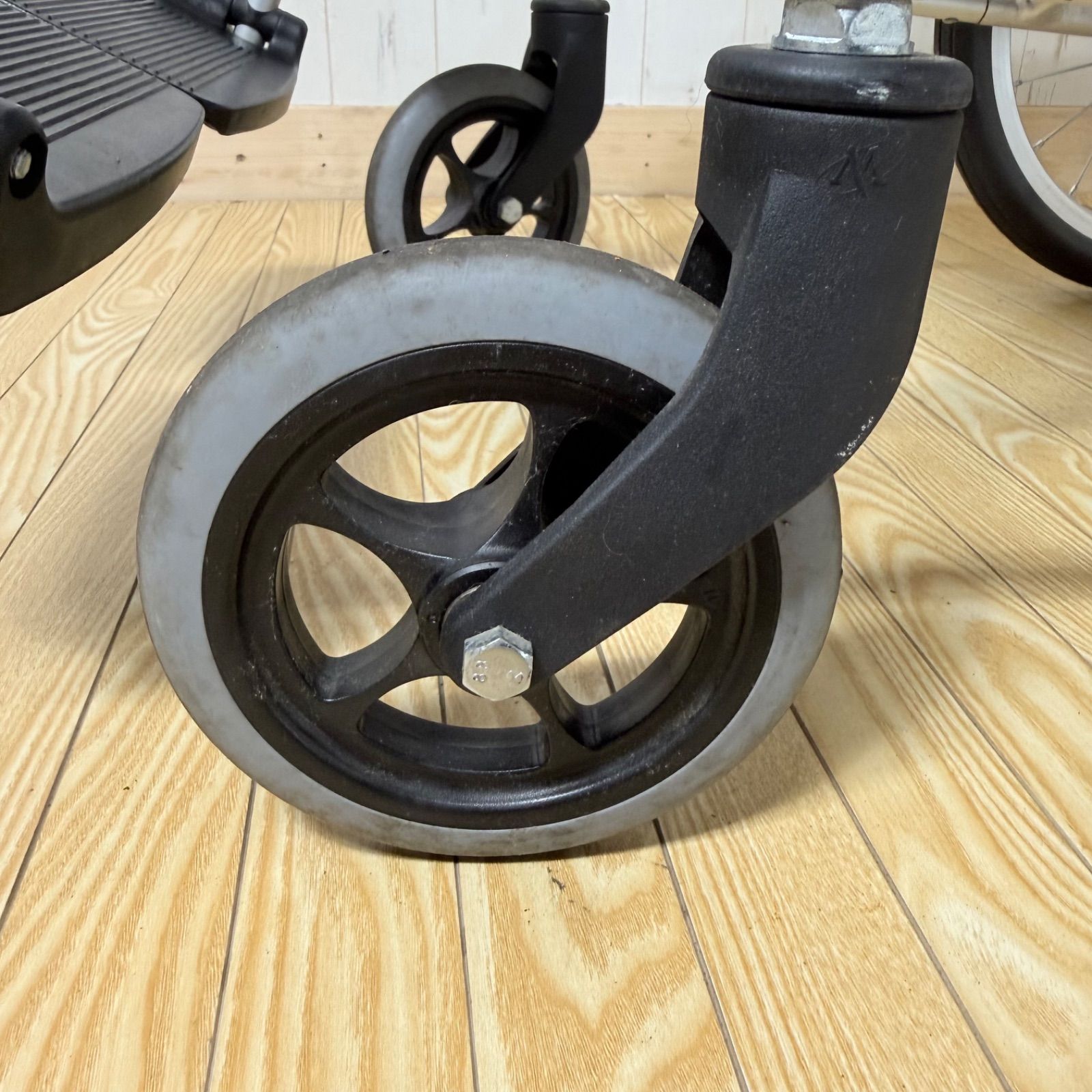美品/ノーパンクタイヤ】MiKi ミキ 介助式車椅子 BAL-2 アルミ製