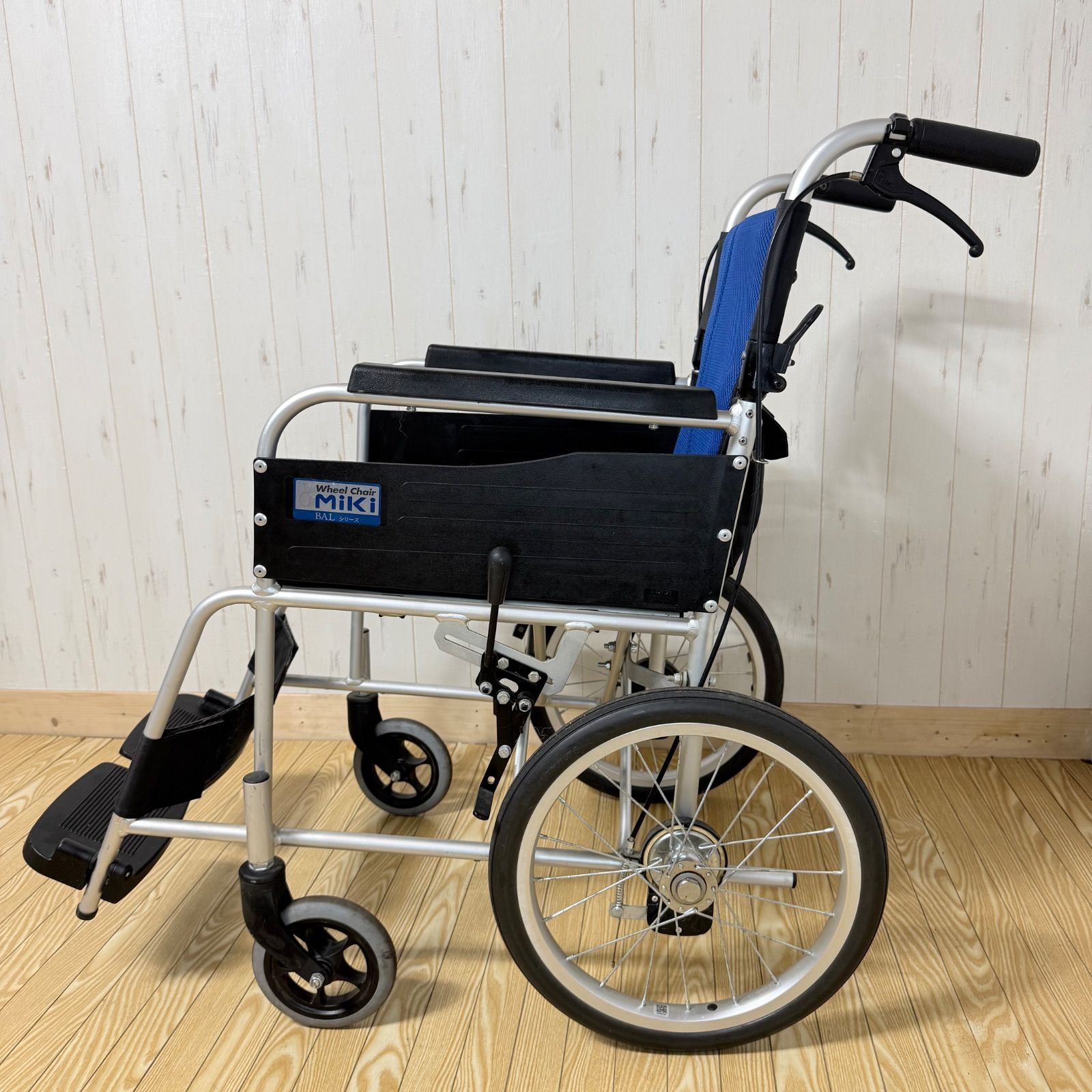 美品/ノーパンクタイヤ】MiKi ミキ 介助式車椅子 BAL-2 アルミ製