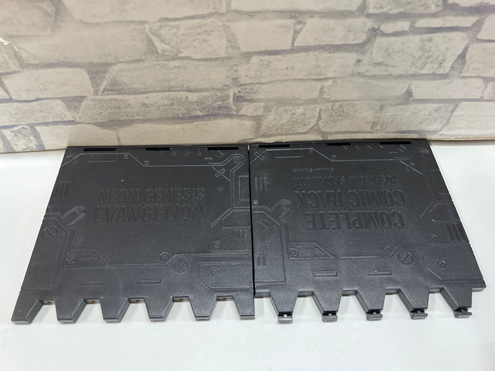 N4-20】◇ 中古 新世紀エヴァンゲリオン 全巻収納ブックエンド - メルカリ