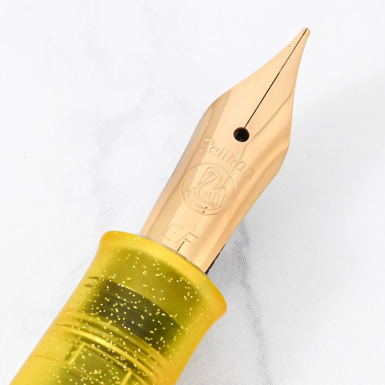 未使用　付属品完備　希少　高級　イエロー　MARLEN 万年筆　M イタリア製 ペリカン Pelikan 万年筆 2026限定色 Classic クラシック パイライト