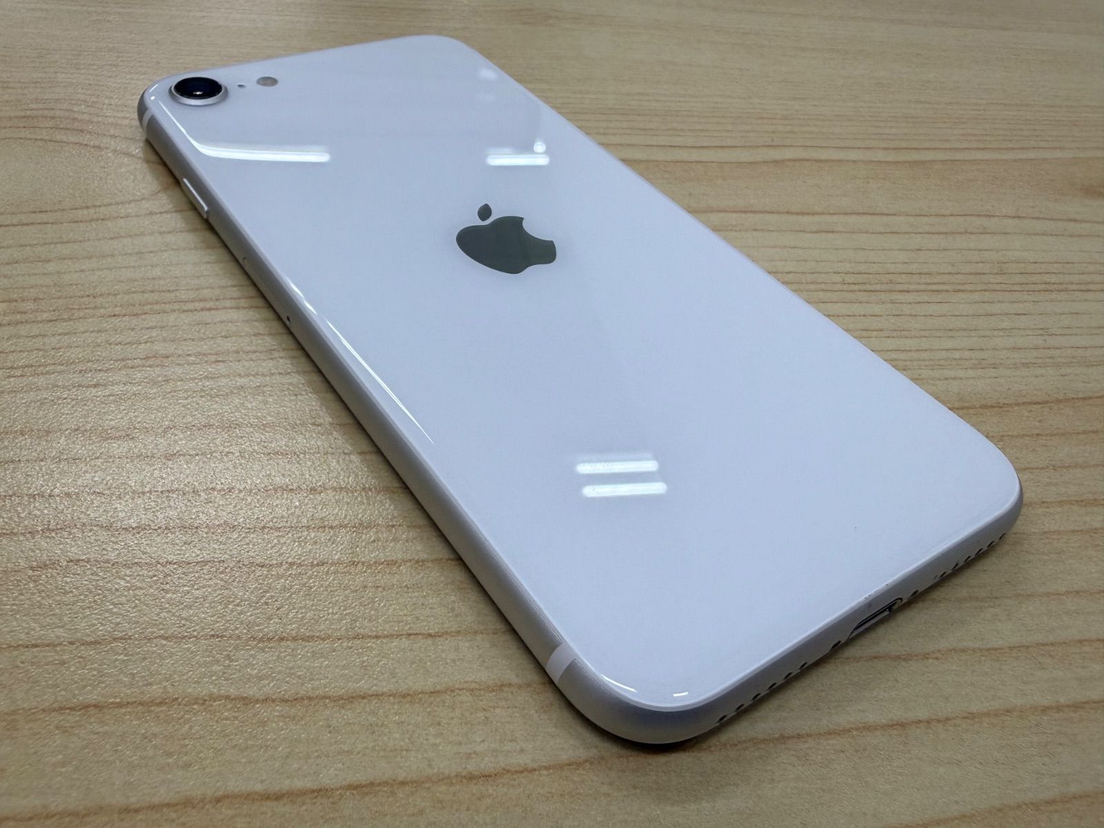 Apple iPhone SE 第2世代 64GB ホワイト SIMフリー 中古 - メルカリ