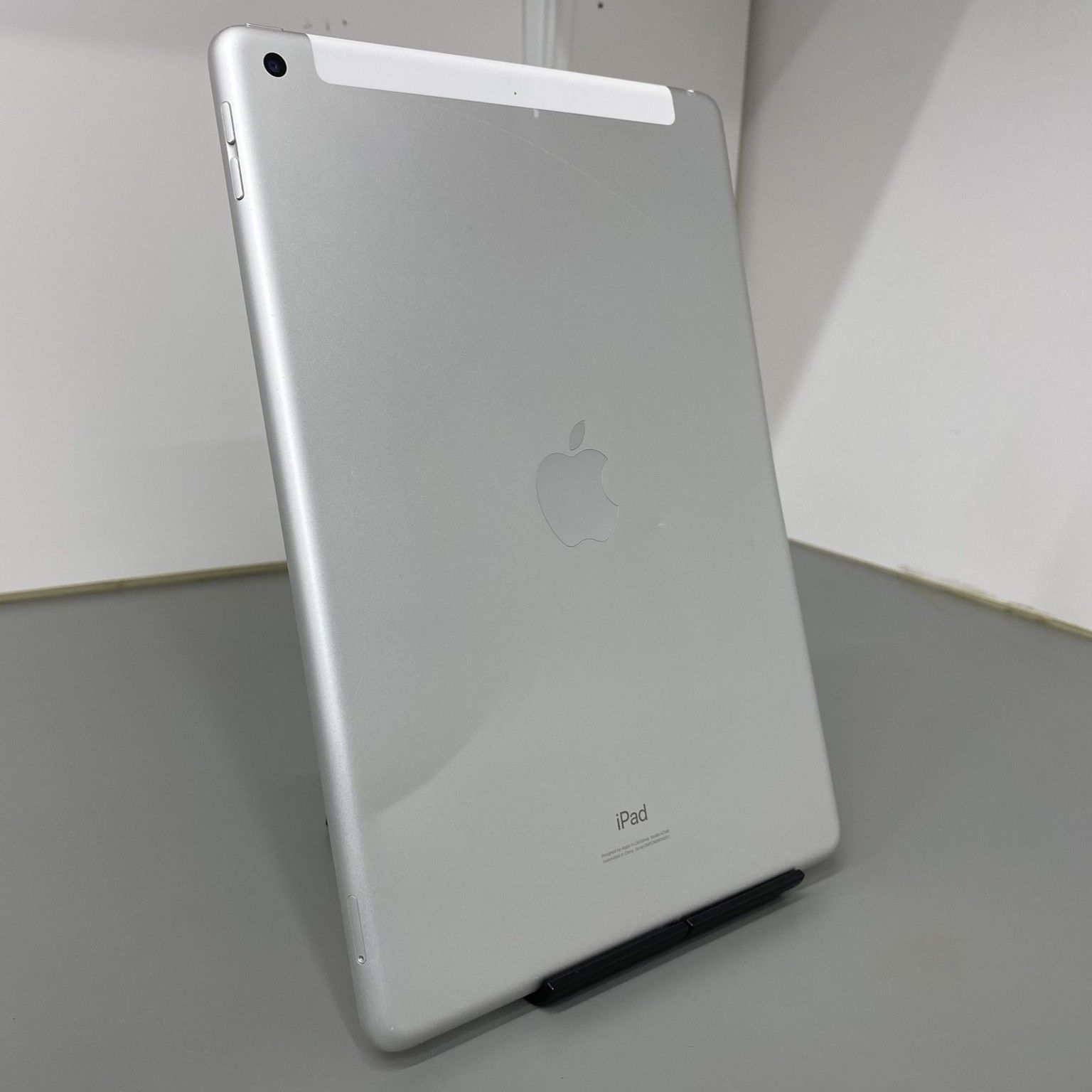iPad 第7世代 32GB シルバー 中古 - メルカリ