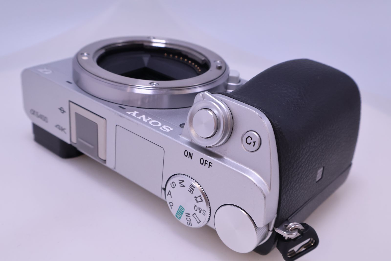 2,354回 極美品】SONY α6400 ボディ シルバー ILCE-6400 APS-C ミラー