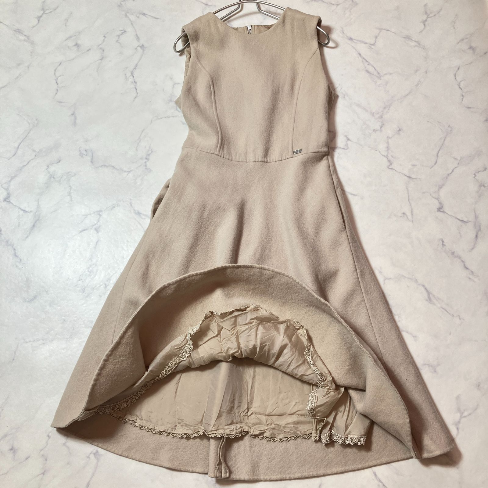 【美品】フォクシー ノースリーブロングワンピース　クリスタル ベージュ 38 M M FOXEY ノースリーブワンピース ロング Aライン ワンピース ベージュ