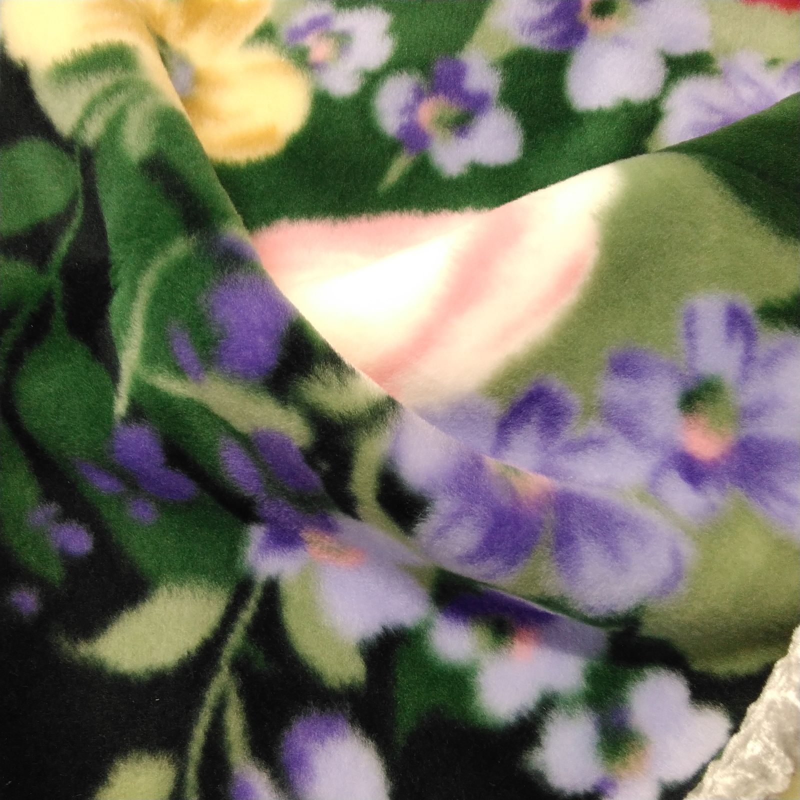 東洋紡 毛布 サイズ：140×200cm 日本製 色鮮やかで大ぶりな花々 華やか