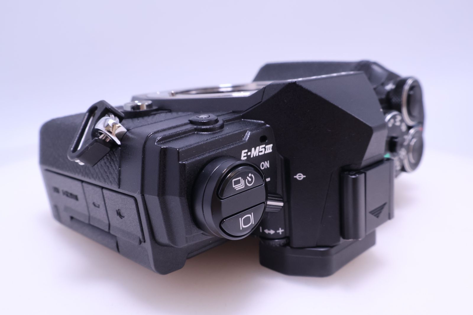 6,930回 極美品】OLYMPUS OM-D E-M5 MarkIII ボディー ブラック ミラー