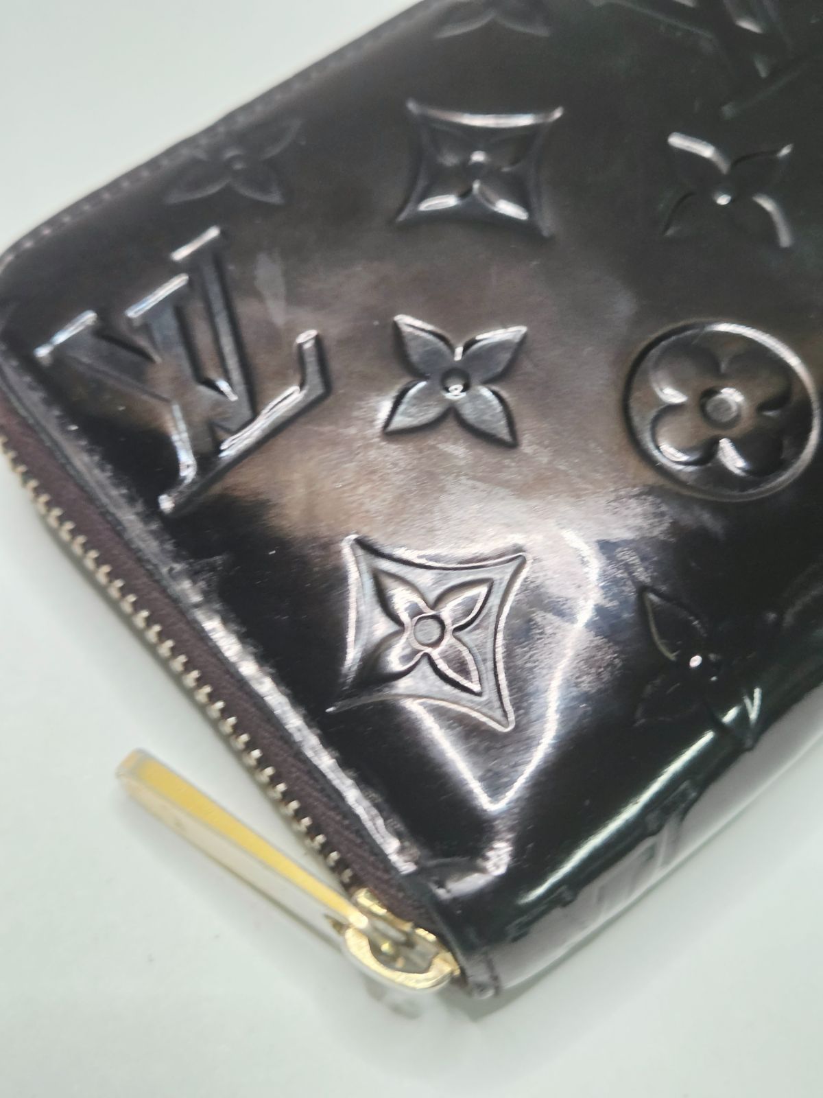 LOUIS VUITTON ルイヴィトン ヴェルニ ジッピーウォレット アマラント
