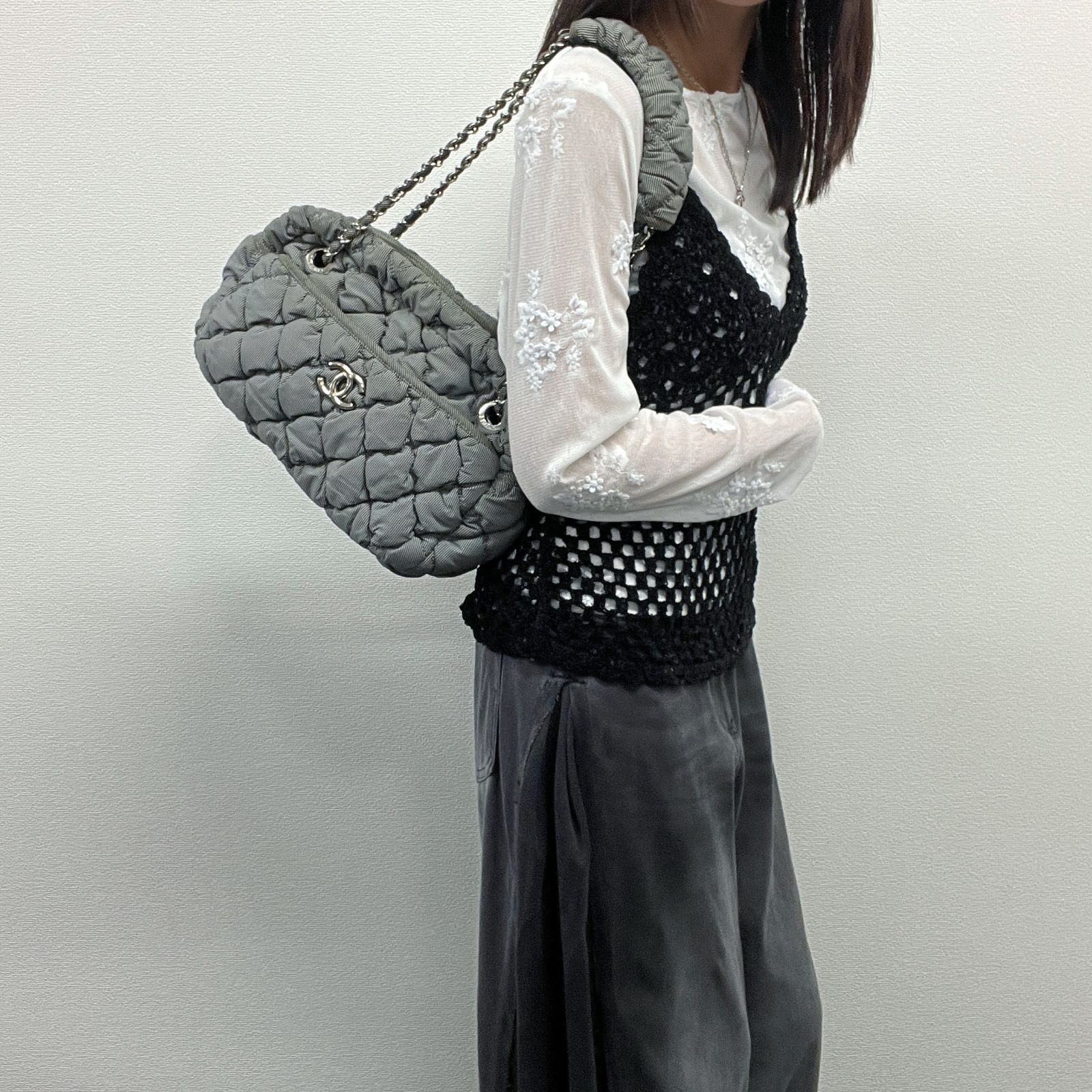 【中古】CHANEL シャネル バブルキルト ココマーク ストライプ チェーン ショルダーバッグ ファブリック ブラック / ホワイト 金具シルバー シール13番台 ヴィンテージ レディース HIBUOCHI VINTAGE hboc260926a01