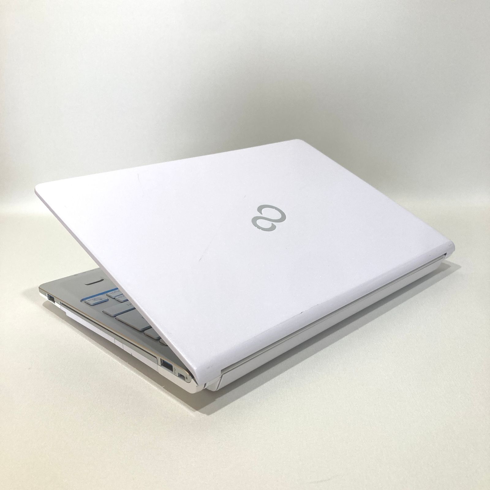 SALE‼️初心者おすすめ可愛い白✨️薄型ノートパソコン✨カメラ付きSSD初期設定済 初心者✨カメラ付・軽量・DVD・オフィス・大容量◇白◇すぐ使える