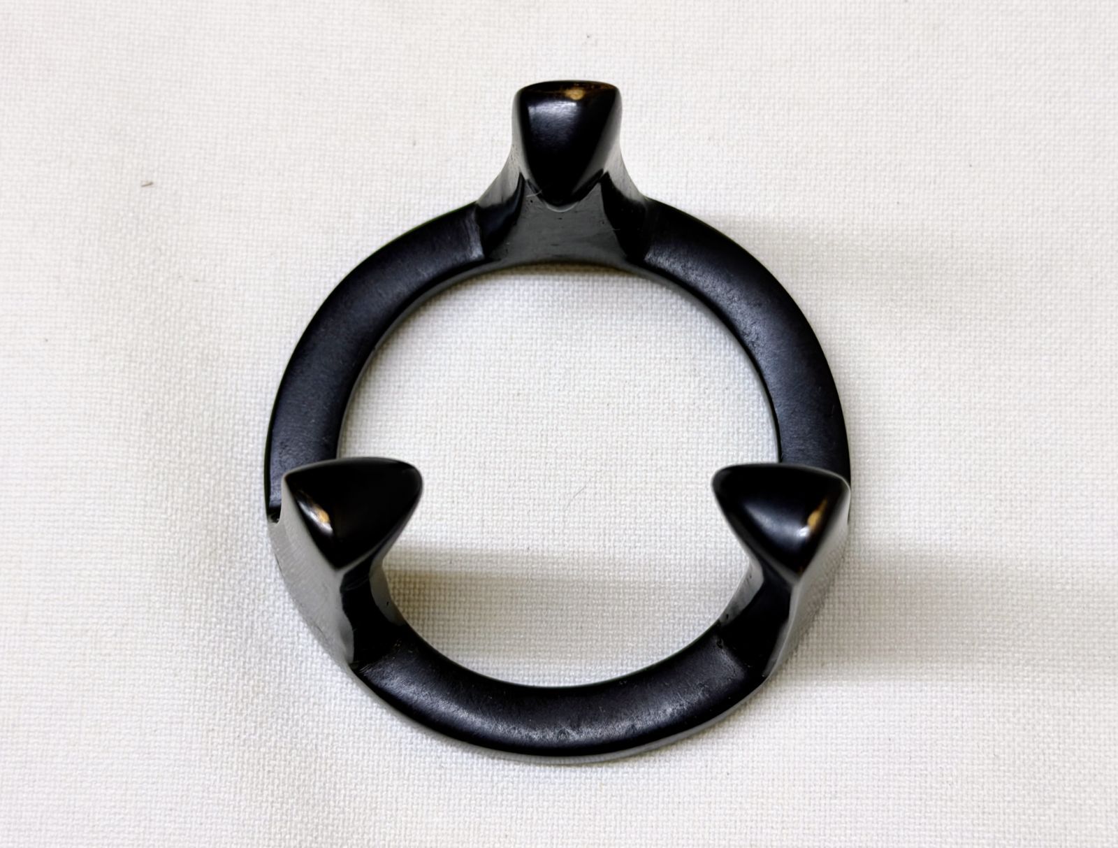D485【茶道具】唐銅風炉師 黒瀬宗康 作 唐銅 五徳 蓋置 共箱 三つ足