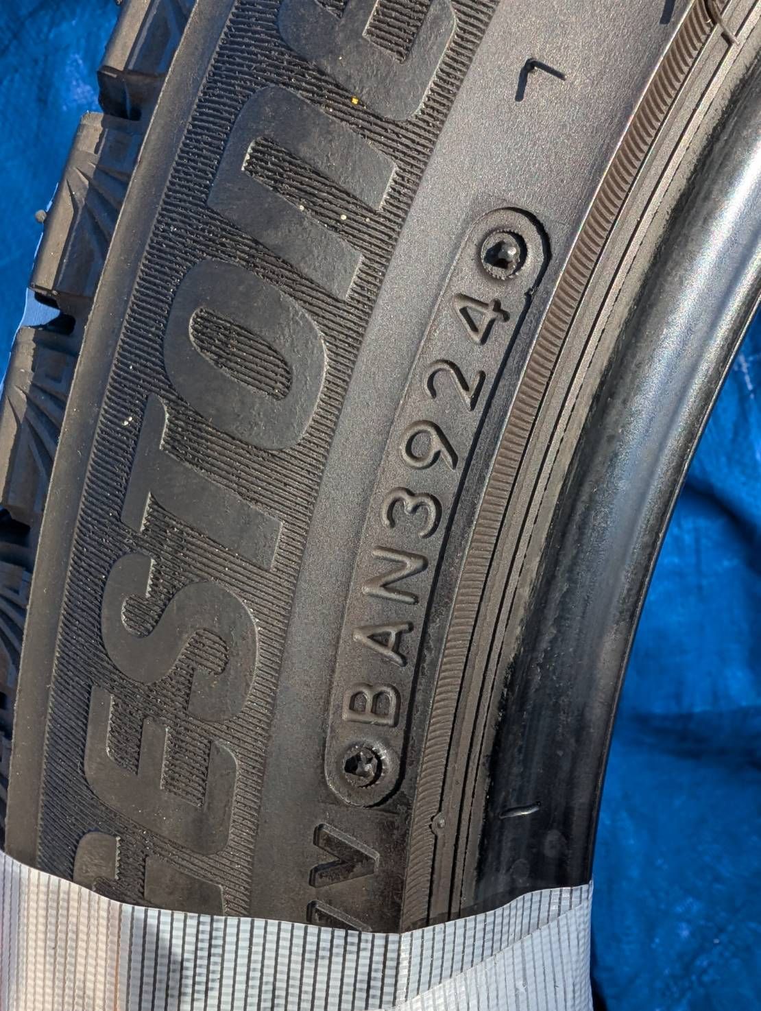 4161）235/45R18 94Q BRIDGESTONE VRX3 スタッドレスタイヤ 2024年製4