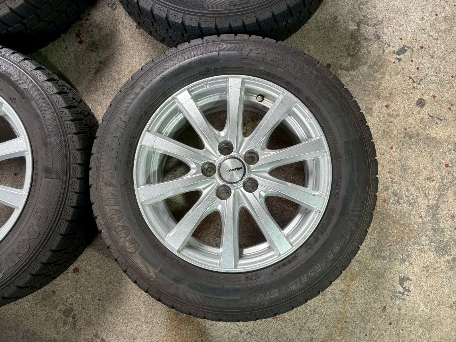 195/65R15 スタッドレス グッドイヤー アイスナビ プリウス カローラ