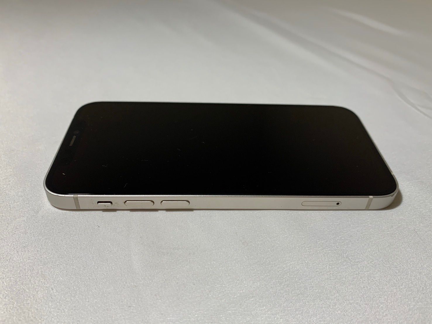 iPhone 12 ホワイト ジャンク品 - メルカリ