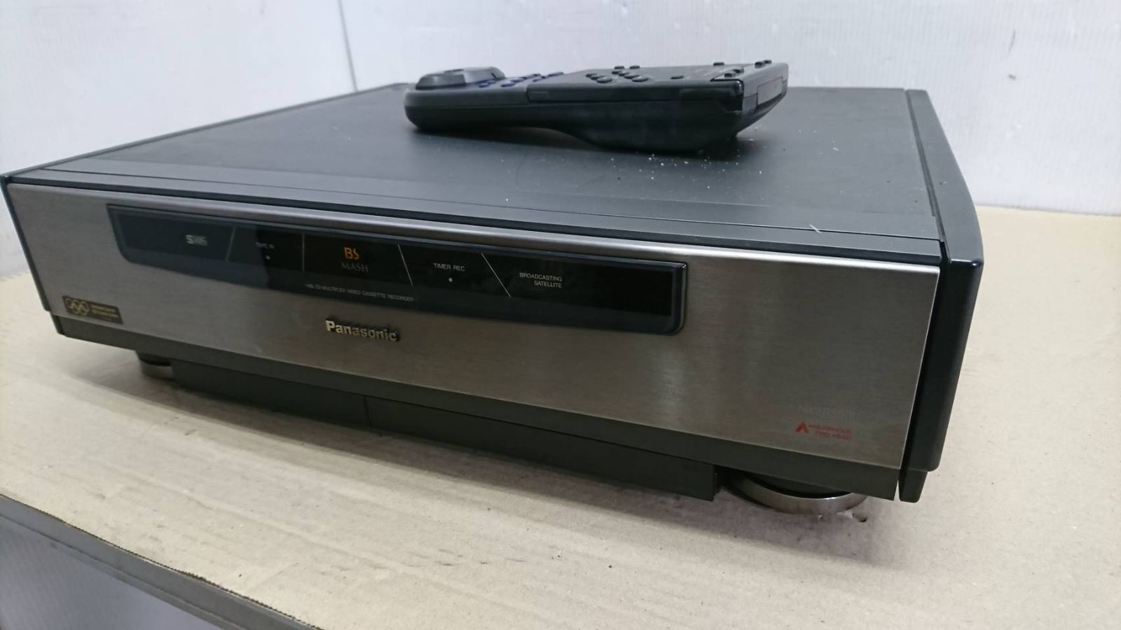送料無料D58906 Panasonic S-VHSビデオデッキ NV-BS900 リモコン付
