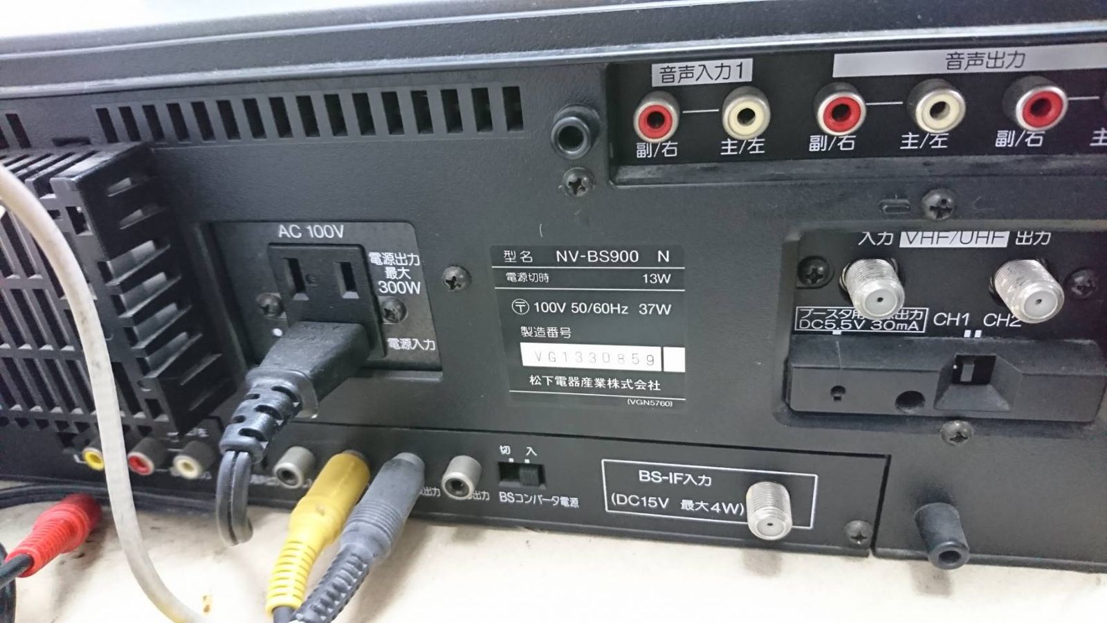 送料無料D58906 Panasonic S-VHSビデオデッキ NV-BS900 リモコン付
