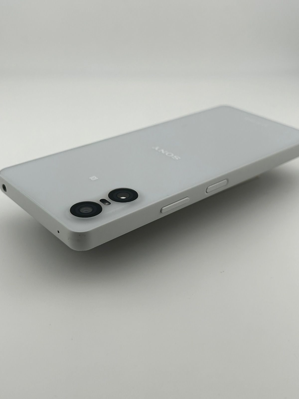 バッテリー良好 xperia 10 vi so-52e 128gb ホワイト SIMフリー(sim