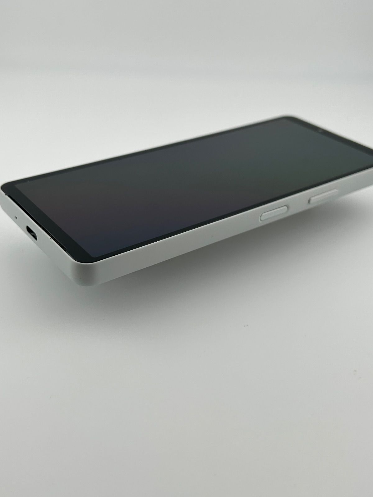 バッテリー良好 xperia 10 vi so-52e 128gb ホワイト SIMフリー(sim