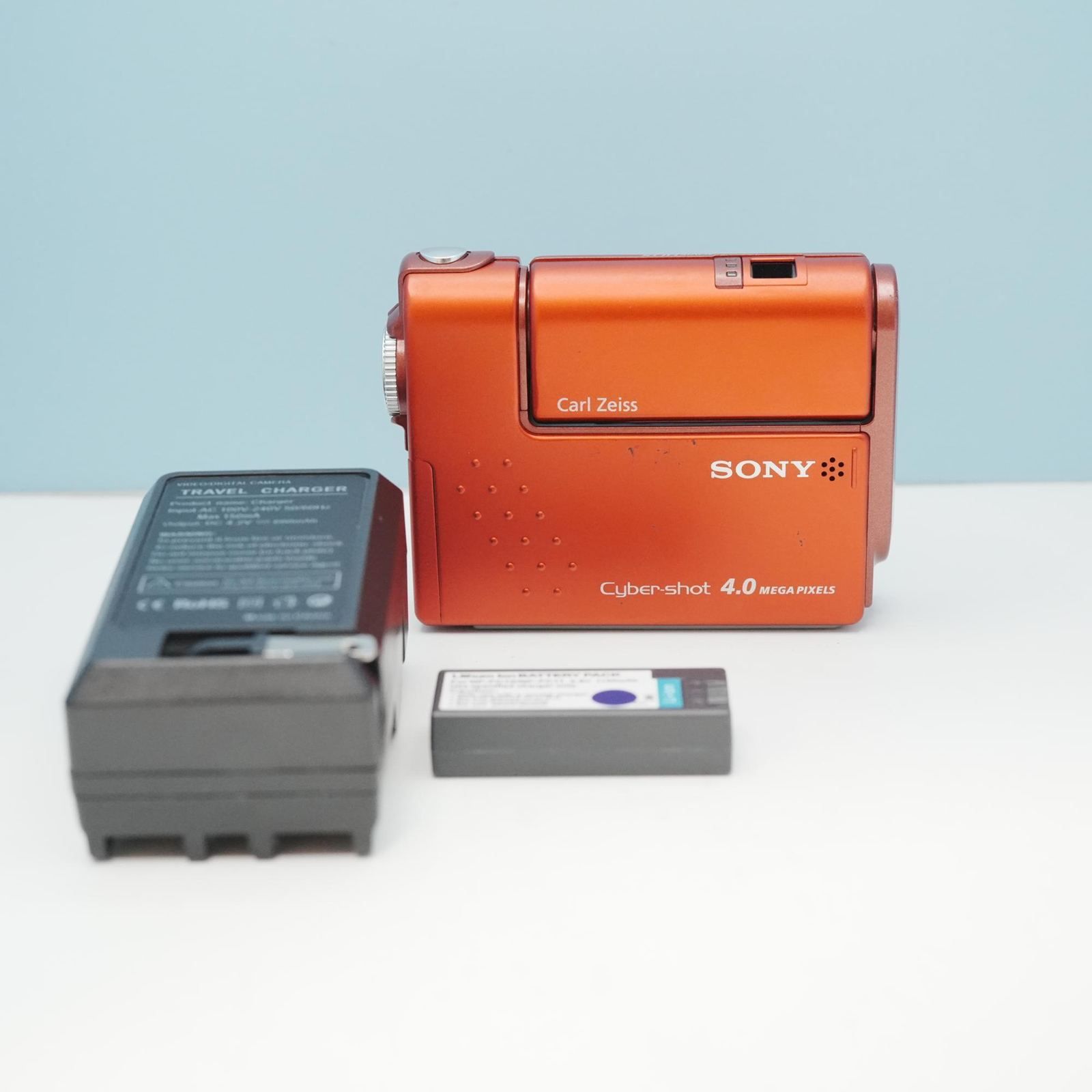 SONY Cyber-shot DSC-F77A 赤色 デジカメ シロクマカメラ a7683 - メルカリ