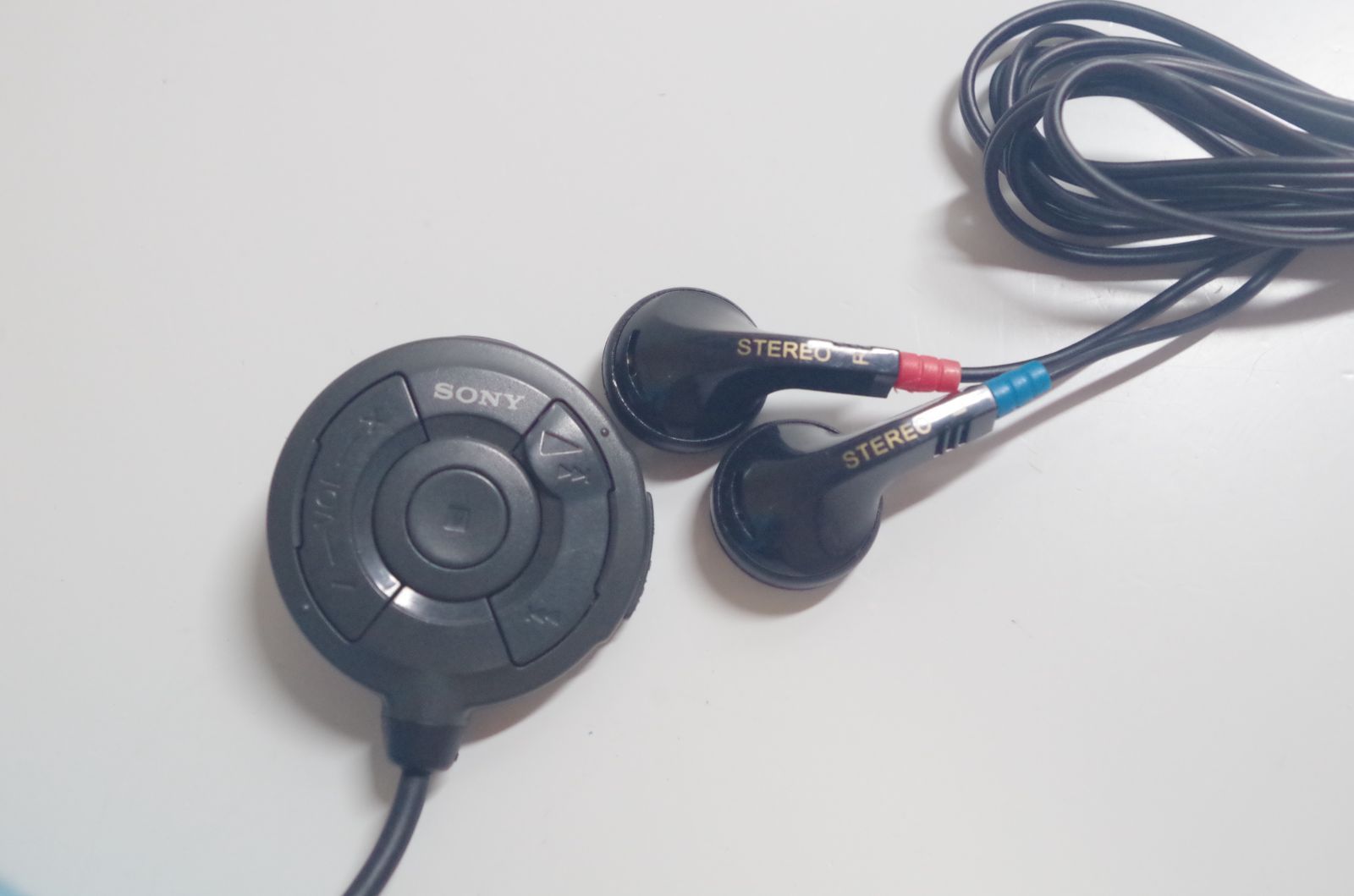 P27 早い者勝ち✨SONY Discman ポータブルCDプレーヤー A8372 SONY CD WALKMAN D-E666 ポータブルCDプレーヤ - メルカリ
