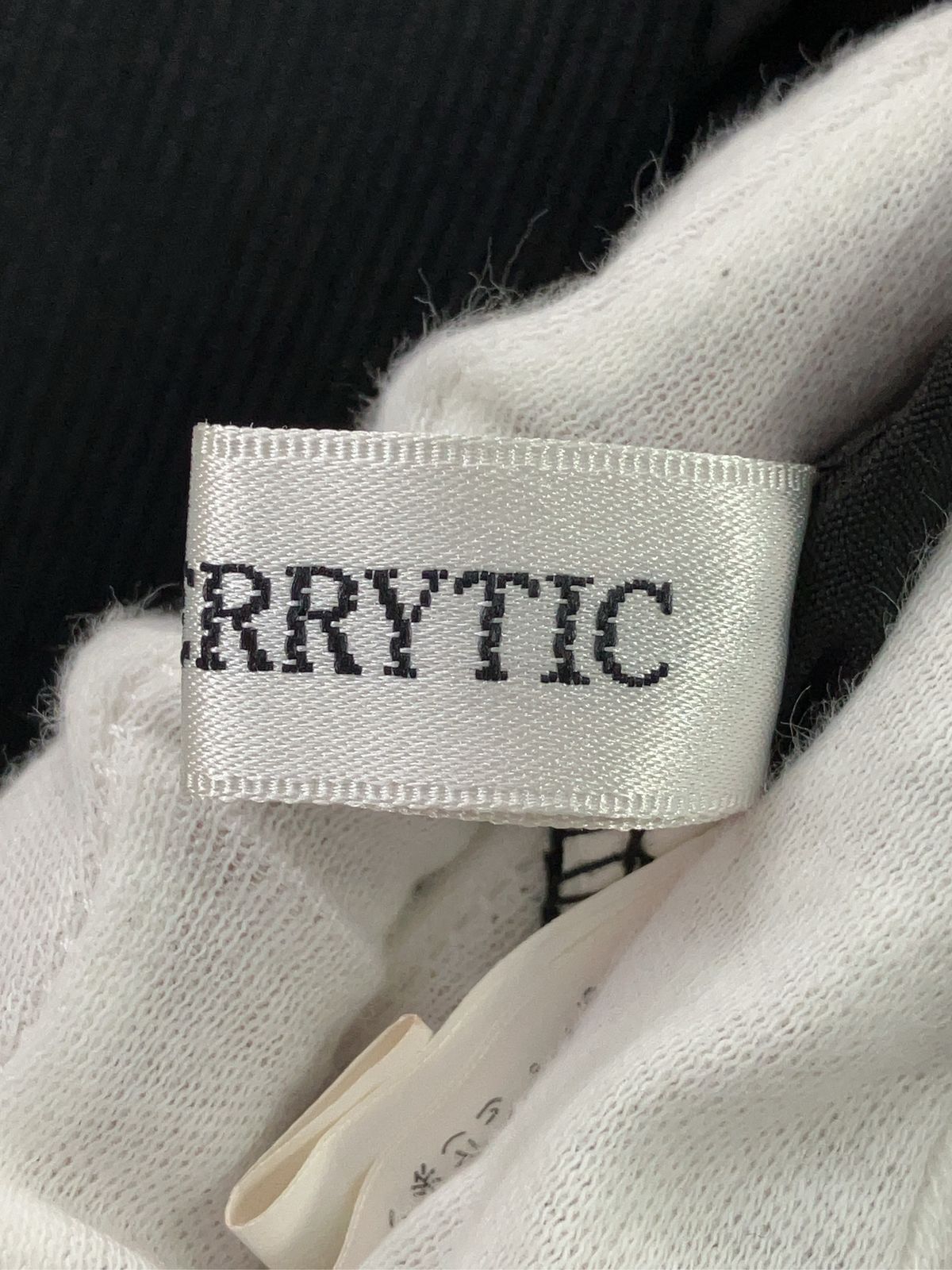 https://assets.mercari-shops-static.com/-/large/plain/2JXW87HDPQWSFLjgfcfrw2.jpg@jpg