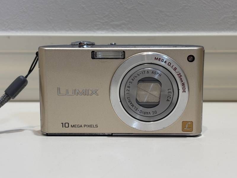 Panasonic LUMIX DMC-FX35 コンパクトデジタルカメラ ゴールド