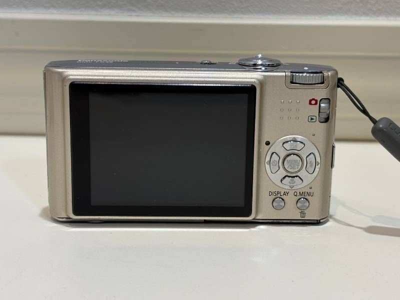 Panasonic LUMIX DMC-FX35 コンパクトデジタルカメラ ゴールド