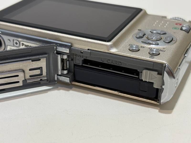 Panasonic LUMIX DMC-FX35 コンパクトデジタルカメラ ゴールド Panasonic LUMIX DMC-FX35 コンパクトデジタルカメラ ゴールド