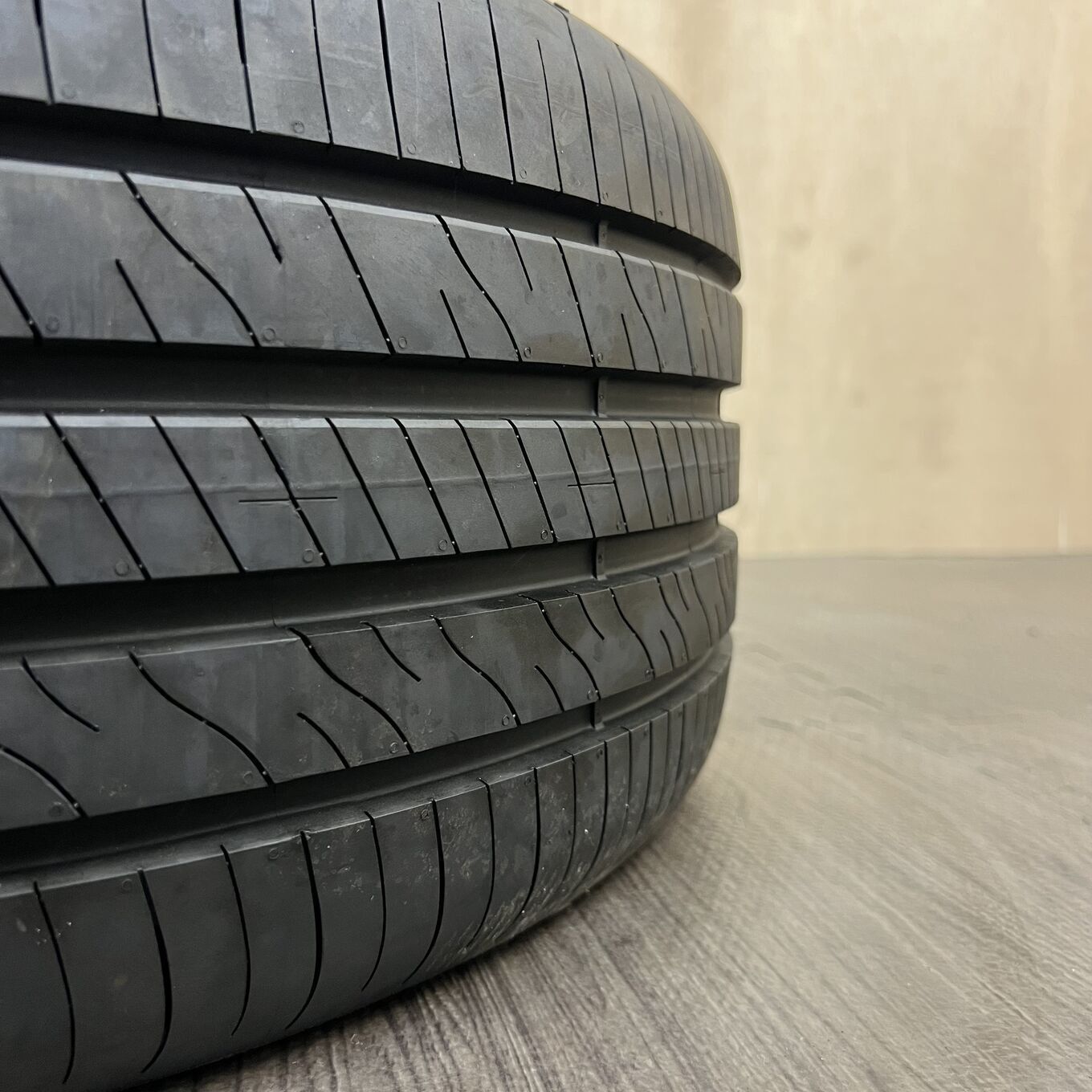 タイヤのみ]サマータイヤ 235/40R18 GOODYEAR ASSURANCE COMFORTRED 1