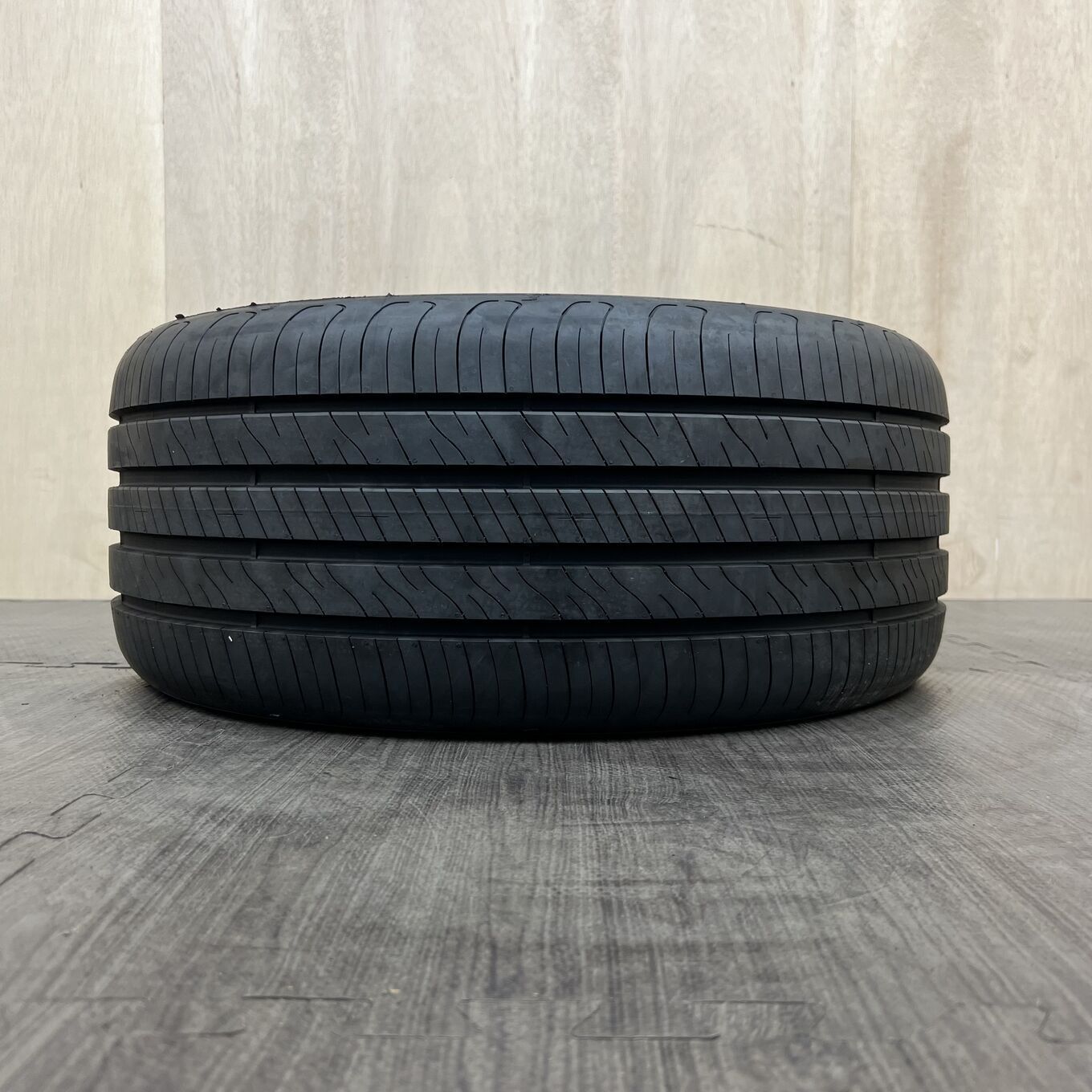 タイヤのみ]サマータイヤ 235/40R18 GOODYEAR ASSURANCE COMFORTRED 1