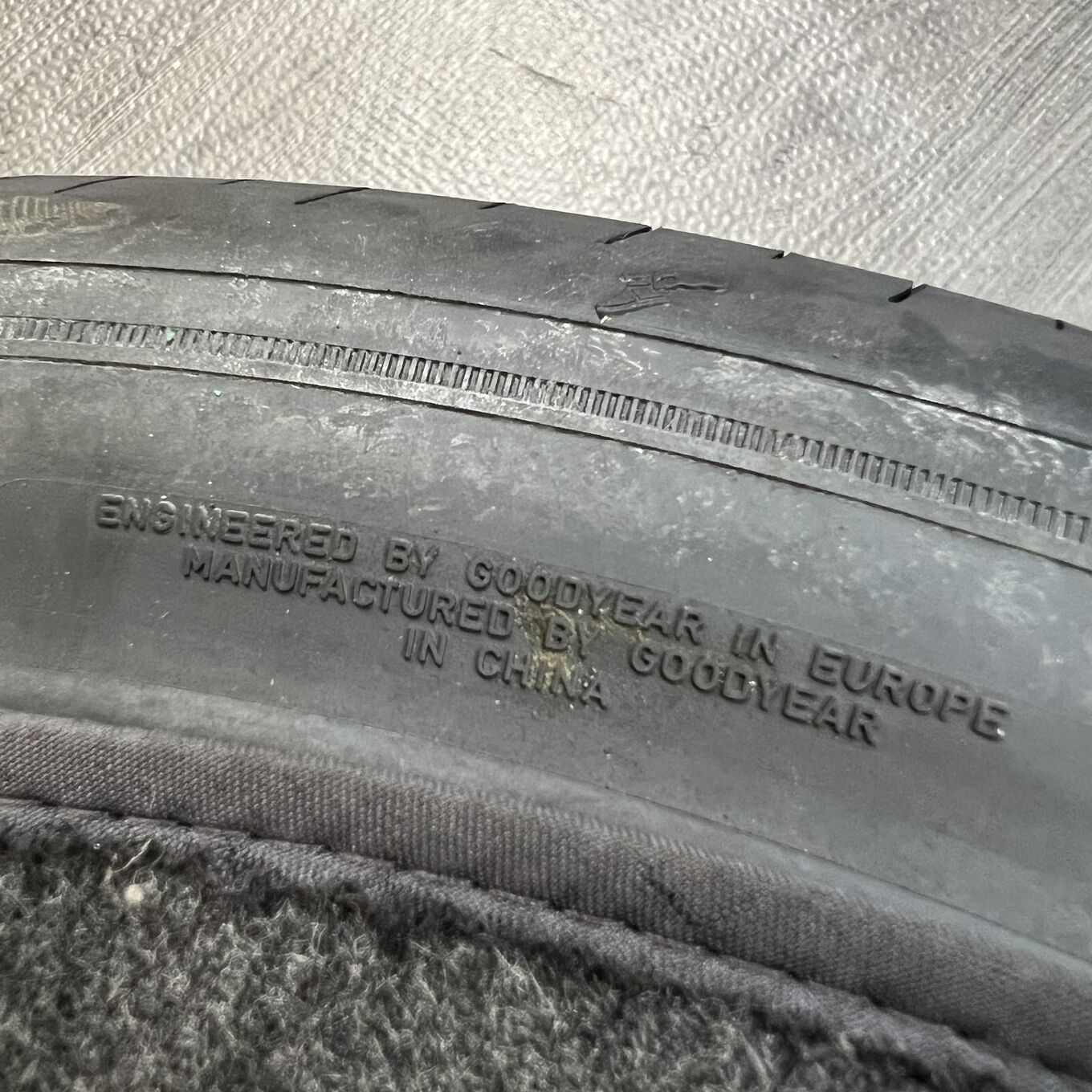 タイヤのみ]サマータイヤ 235/40R18 GOODYEAR ASSURANCE COMFORTRED 1
