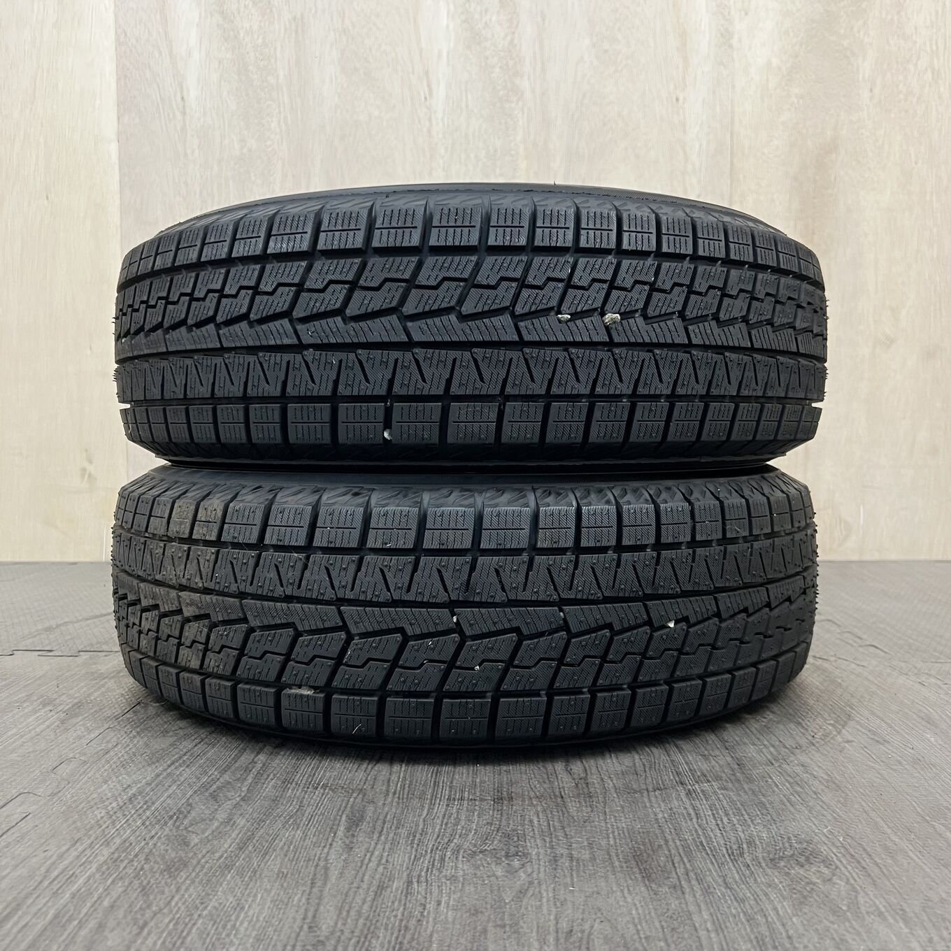 美品 ほぼ新品 2021年 175/65R14 横浜スタッドレスタイヤ タイヤのみ]スタッドレスタイヤ 175/65R14 YOKOHAMA ICE GUARD IG70 4