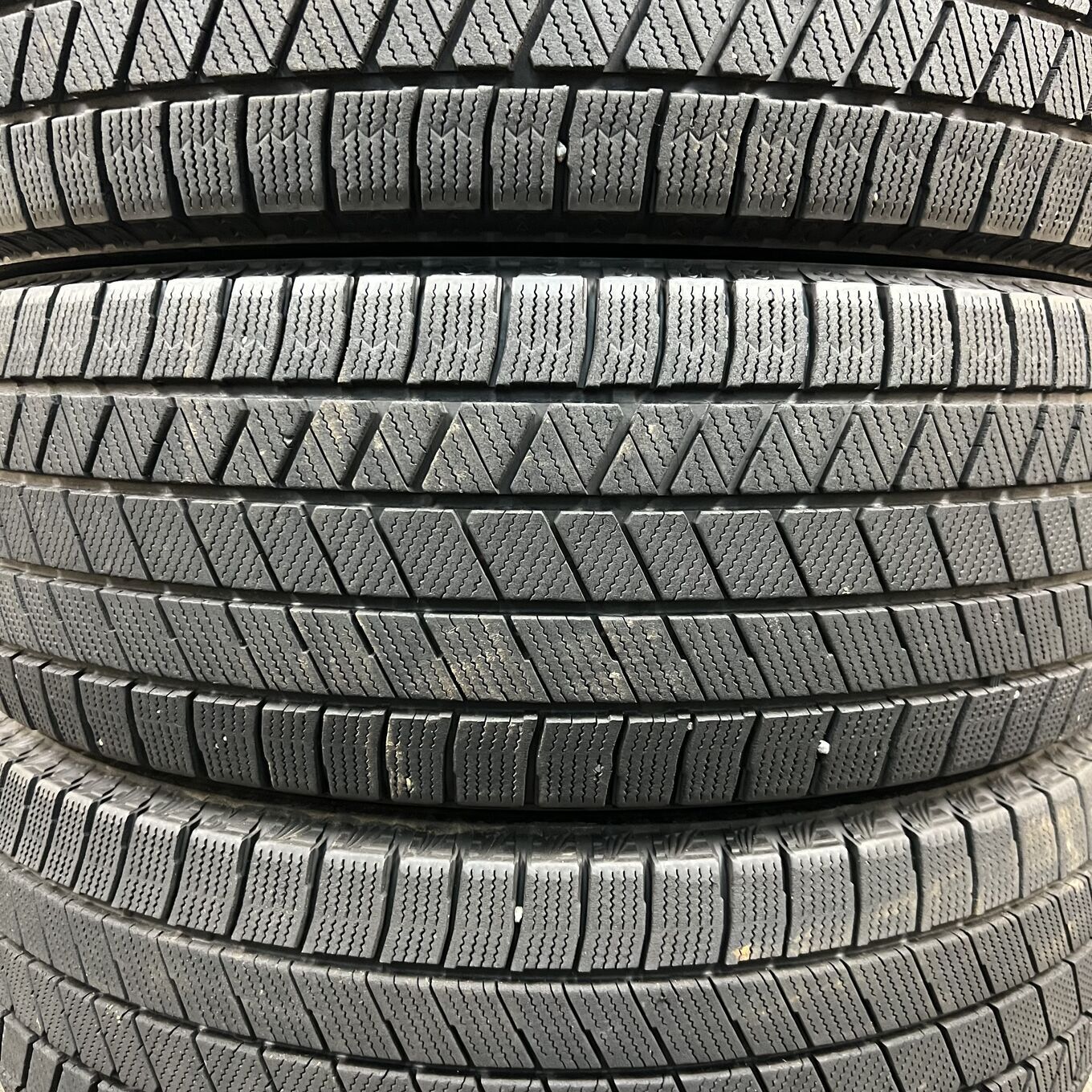 タイヤのみ]スタッドレスタイヤ 235/60R18 BRIDGESTONE BLIZZAK VRX3 4