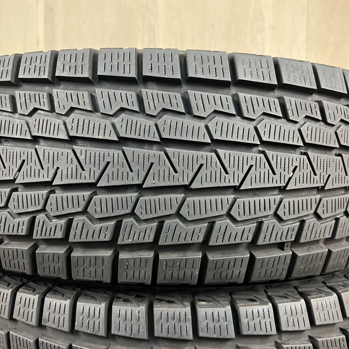 タイヤのみ]スタッドレスタイヤ 285/75R16 YOKOHAMA ICE GUARD G075 4 