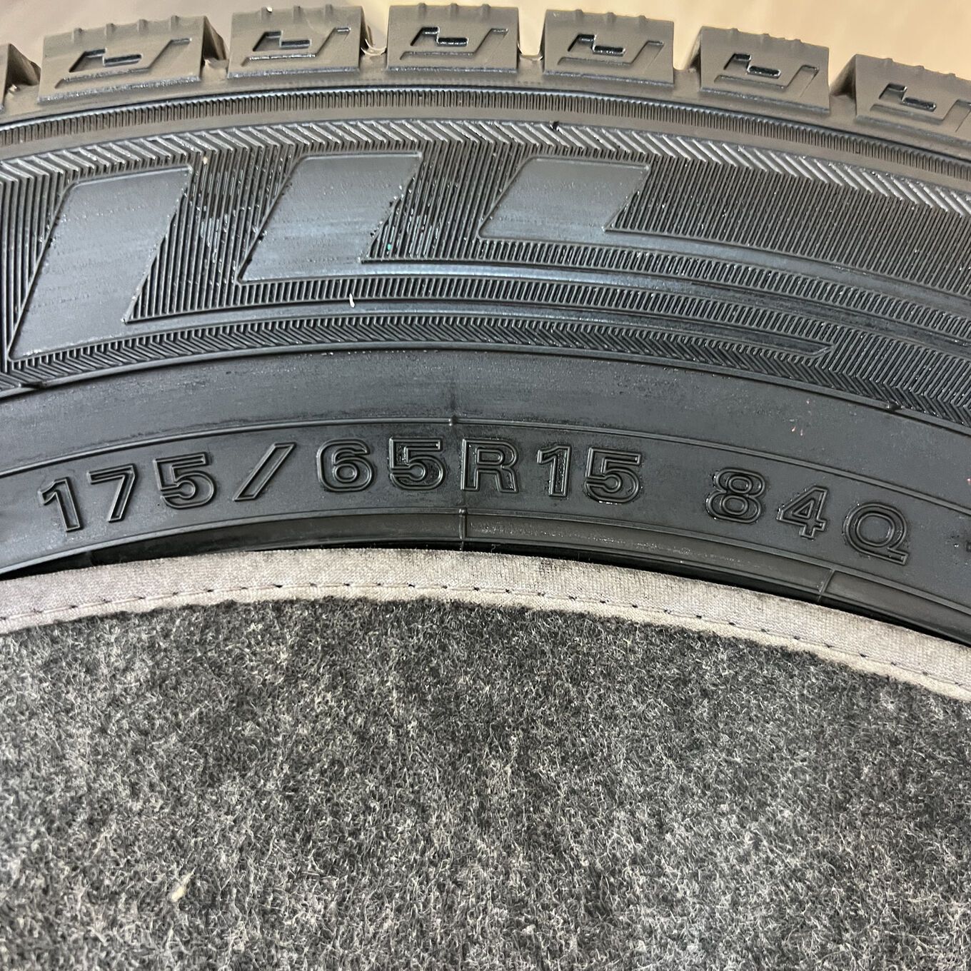 タイヤのみ]スタッドレスタイヤ 175/65R15 DUNLOP WINTER MAXX 03 4本