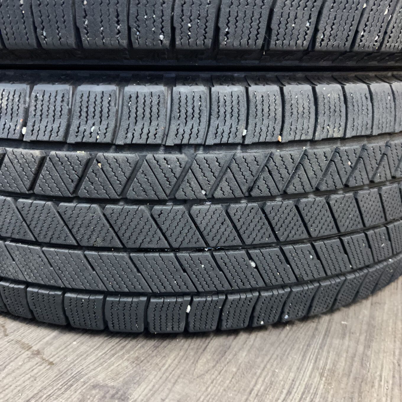 タイヤのみ]スタッドレスタイヤ 215/65R16 BRIDGESTONE BLIZZAK VRX3 4