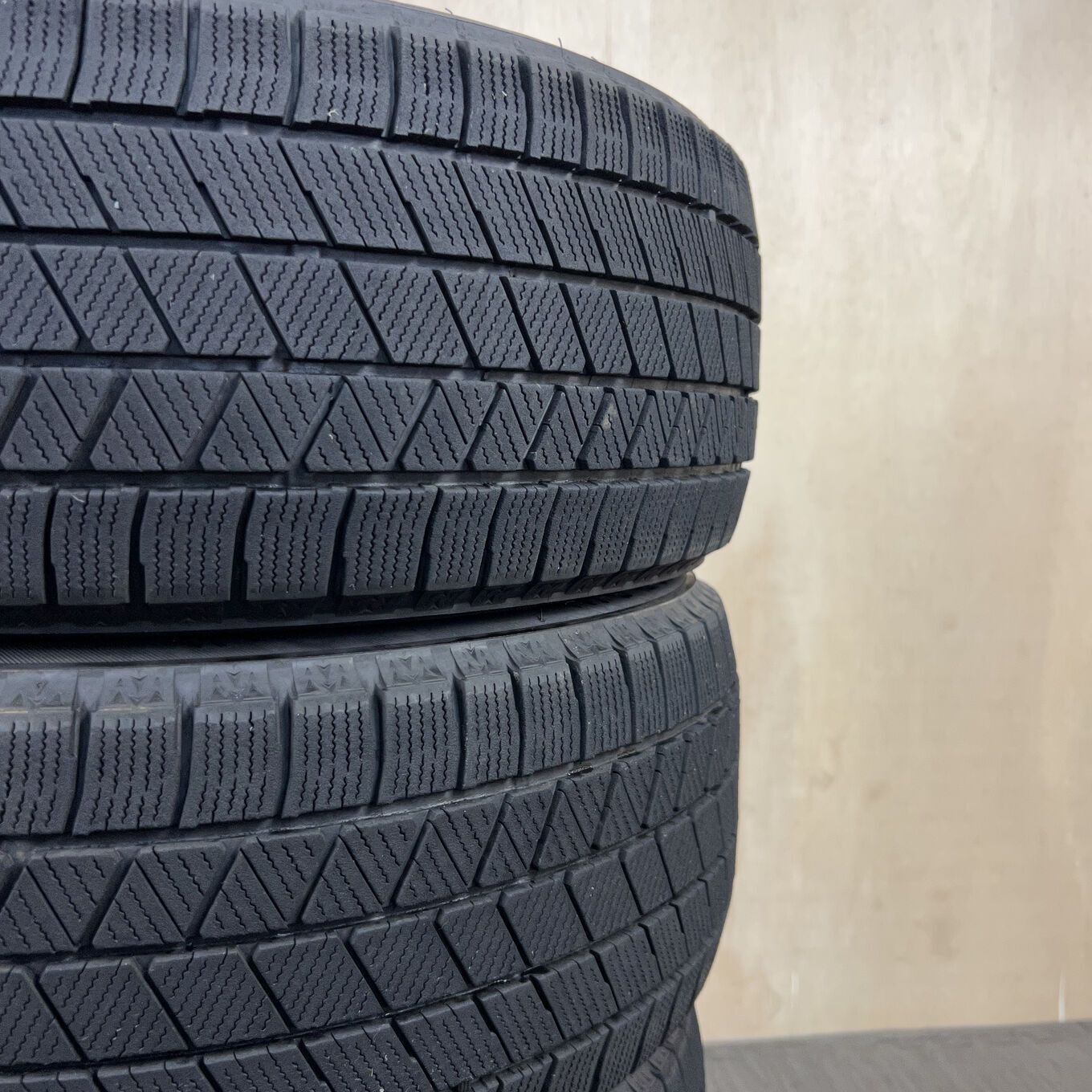タイヤのみ]スタッドレスタイヤ 215/50R17 BRIDGESTONE BLIZZAK VRX3 4