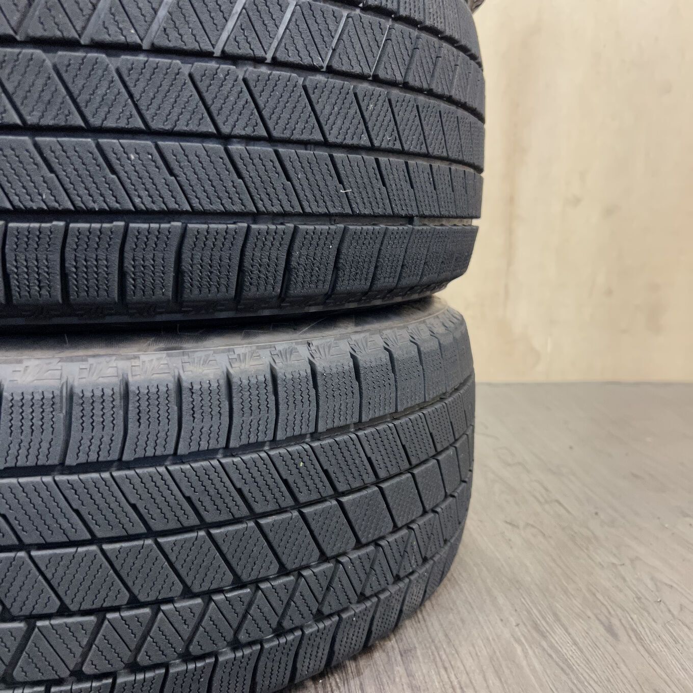 タイヤのみ]スタッドレスタイヤ 215/50R17 BRIDGESTONE BLIZZAK VRX3 4