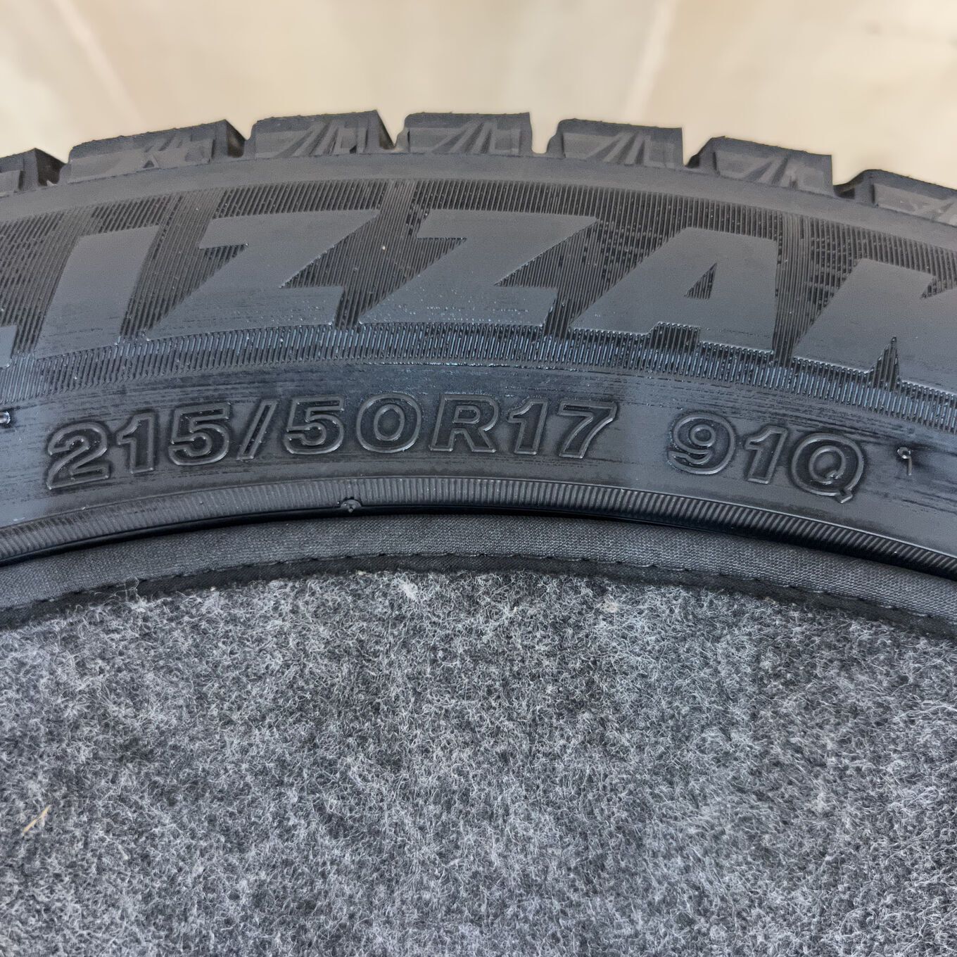 タイヤのみ]スタッドレスタイヤ 215/50R17 BRIDGESTONE BLIZZAK VRX3 4