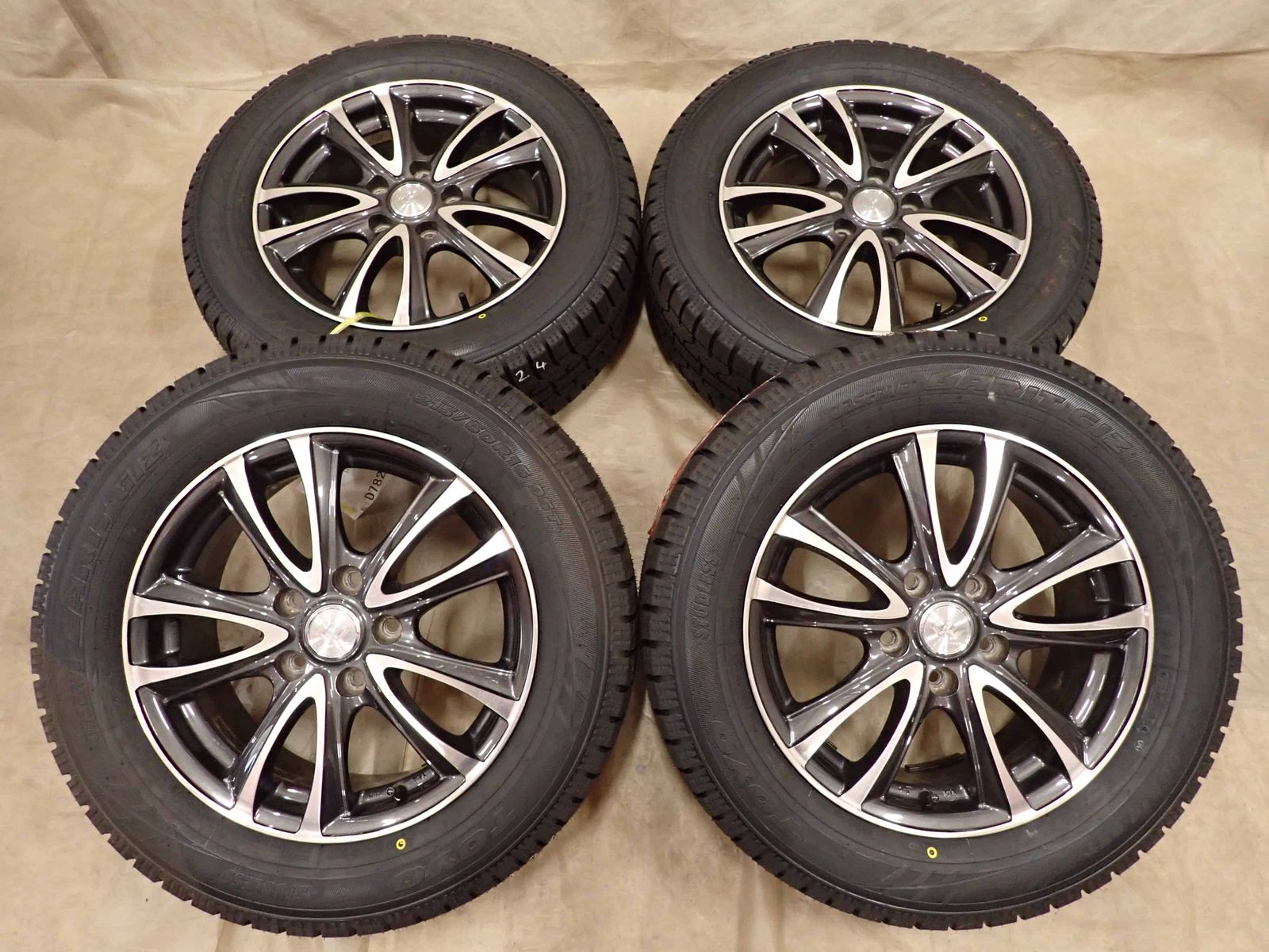 冬 新品 2025年製 4本 会社宛 送料無料 215/60R16×6.5J 95T トーヨー