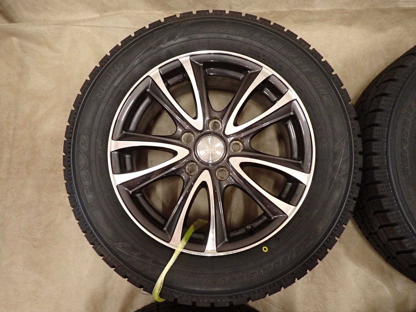 冬 新品 2025年製 4本 会社宛 送料無料 215/60R16×6.5J 95T トーヨー