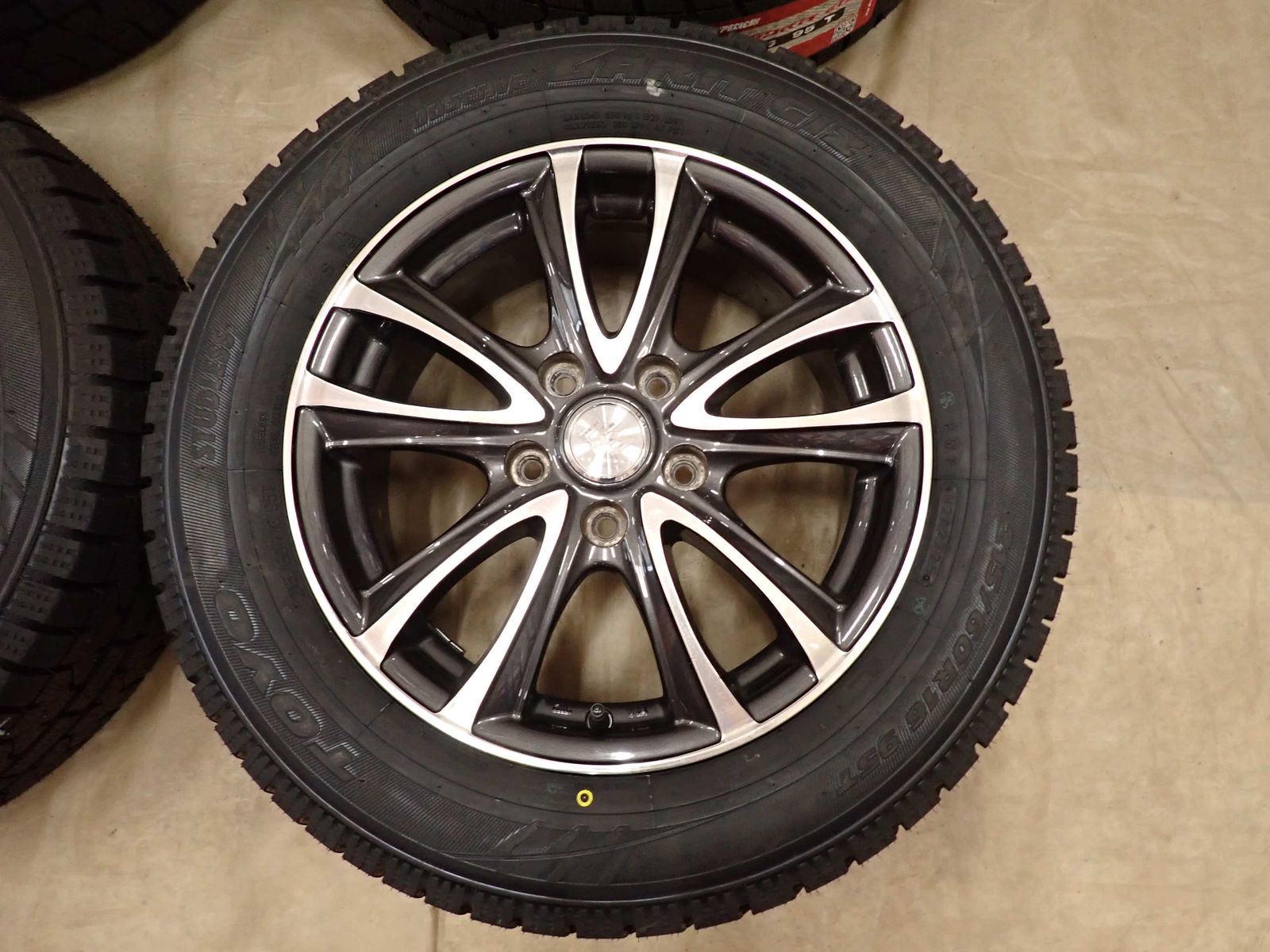 冬 新品 2025年製 4本 会社宛 送料無料 215/60R16×6.5J 95T トーヨー