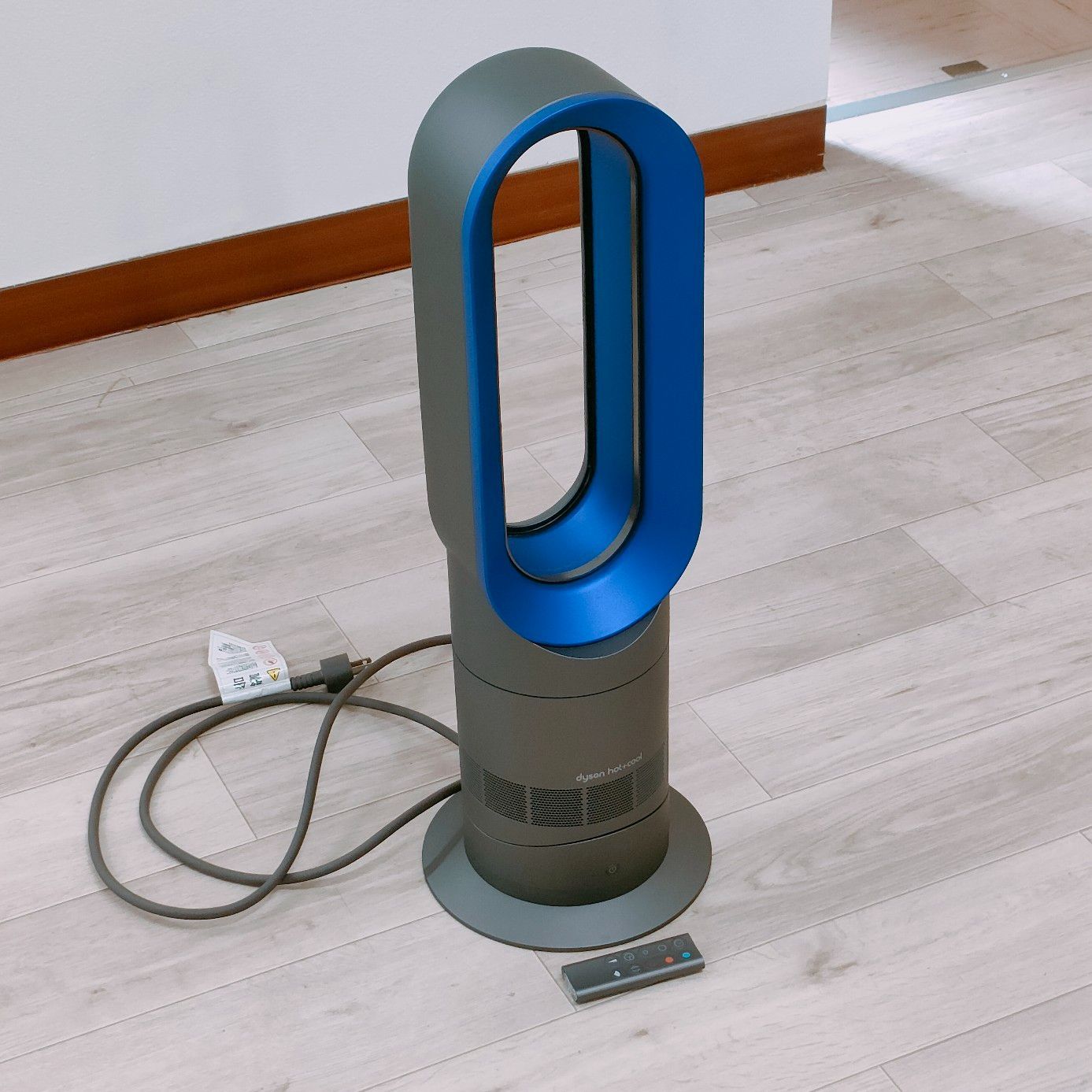 ダイソン dyson セラミックファンヒーター AM09 HOT＆COOL リモコン付