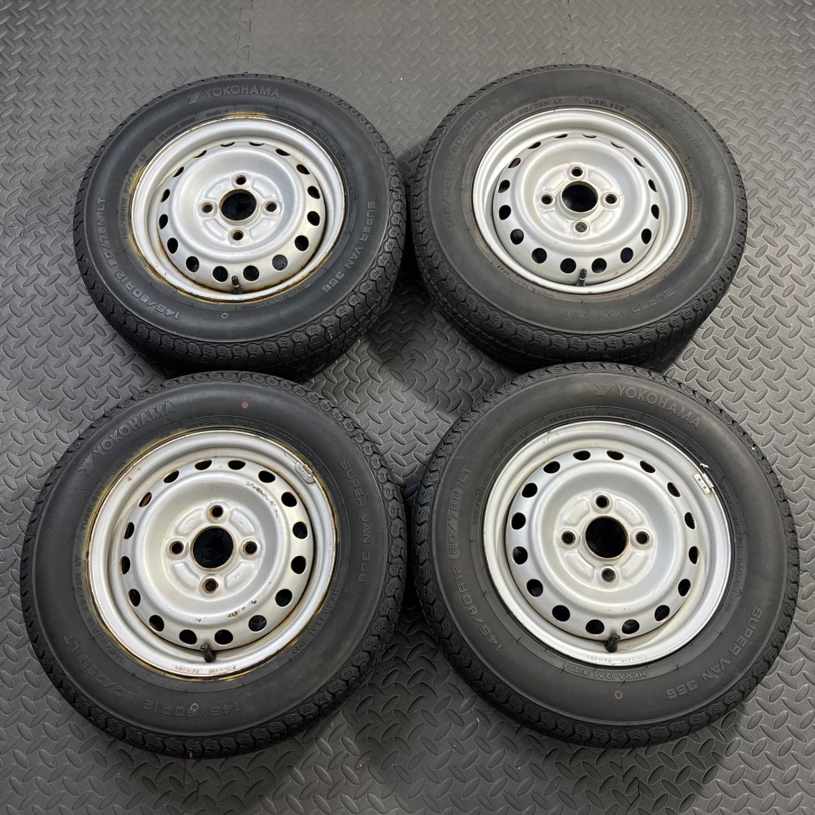 20/22年製 145/80R12 80/78N LT ヨコハマ スーパーバンY356 アクティ