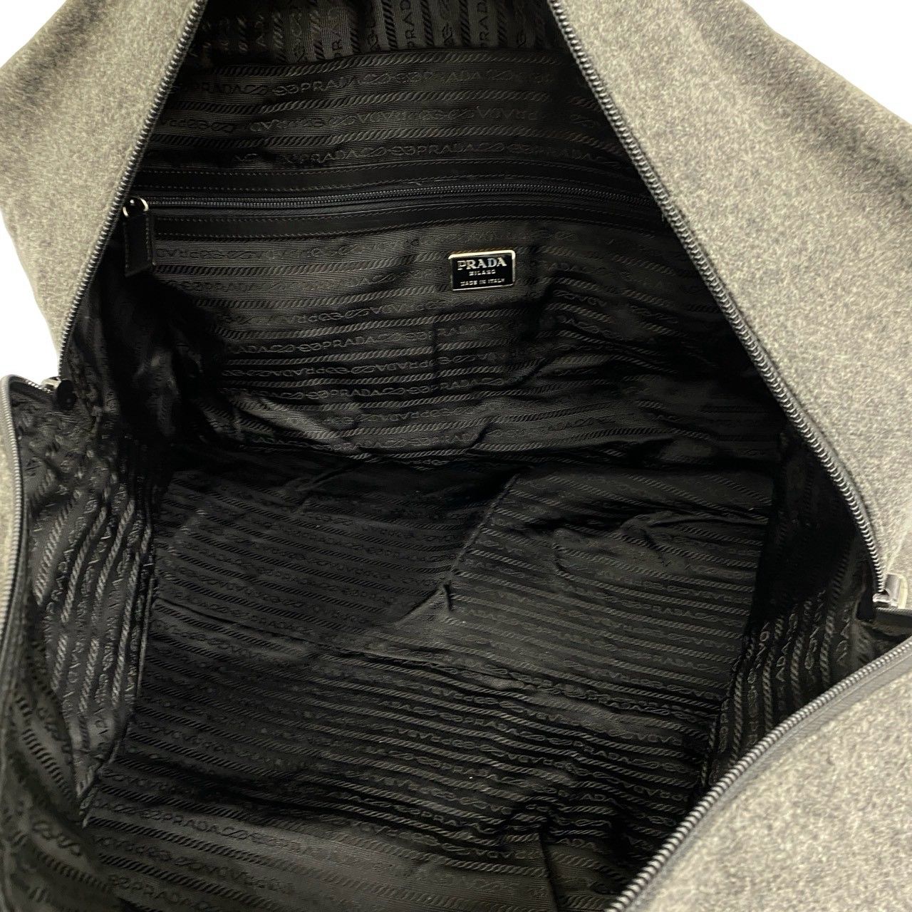 極 美品 PRADA プラダ 三角ロゴ プレート トライアングル 金具 ウール