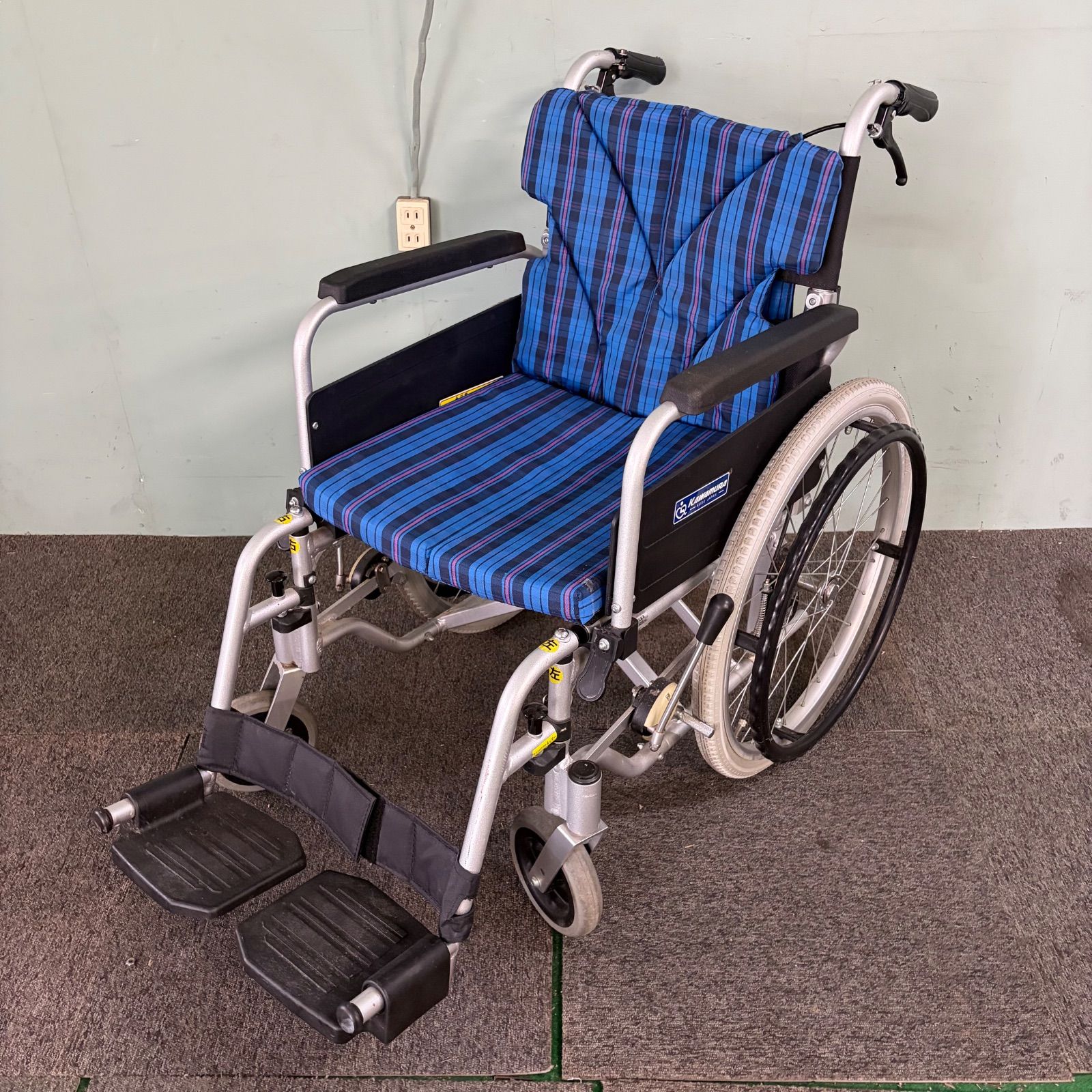 ♭ KAWAMURA カワムラサイクル 自走 介助用 車椅子 ブルーチェック柄 4F