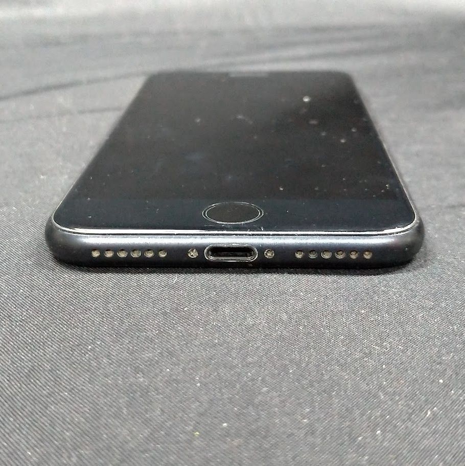 Apple iPhone SE 第2世代 64GB ブラック - メルカリ