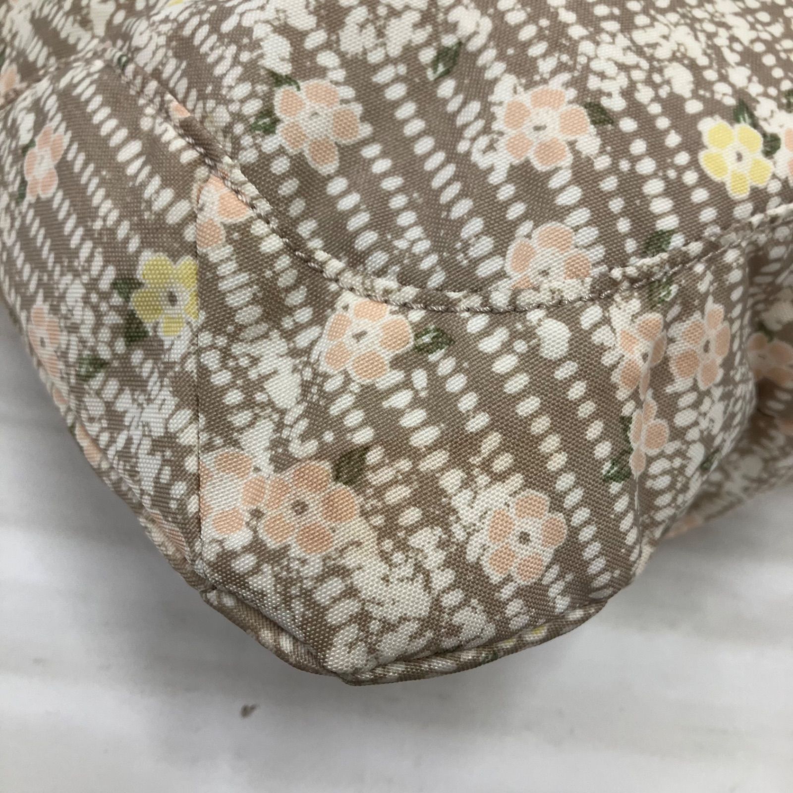 9503 Kipling キプリング ショルダーバッグ チャーム付き ベージュ 花 